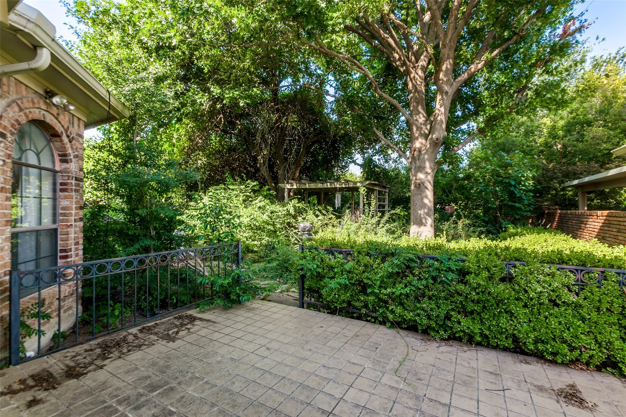 Single Family Residence For Sale in Dallas County , 14784 Lochinvar Court, Addison, Texas 75254, 3 Bedroom, 3 Bathroom, 2 Garage spaces, 2,928 Sqft, built in 1983, mls#21320972, Real Estate Agent in Addison, Homes For Sale in Dallas county, Homes For Sale in Addison, Realtor in Addison Texas, Real Estate Brokerage Independent Realty Texas, Luminita Cordes Realtor