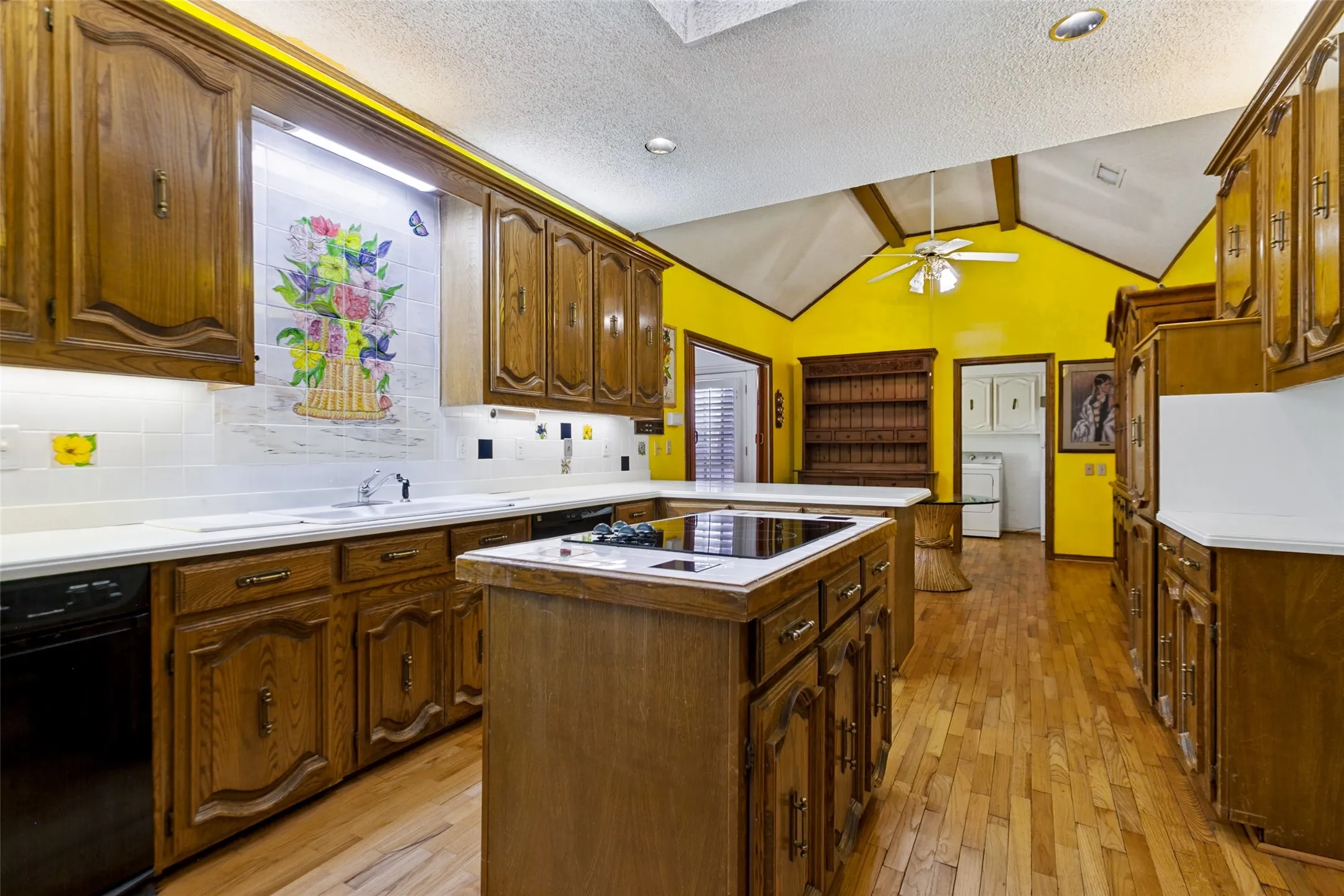 Single Family Residence For Sale in Dallas County , 14784 Lochinvar Court, Addison, Texas 75254, 3 Bedroom, 3 Bathroom, 2 Garage spaces, 2,928 Sqft, built in 1983, mls#21320972, Real Estate Agent in Addison, Homes For Sale in Dallas county, Homes For Sale in Addison, Realtor in Addison Texas, Real Estate Brokerage Independent Realty Texas, Luminita Cordes Realtor