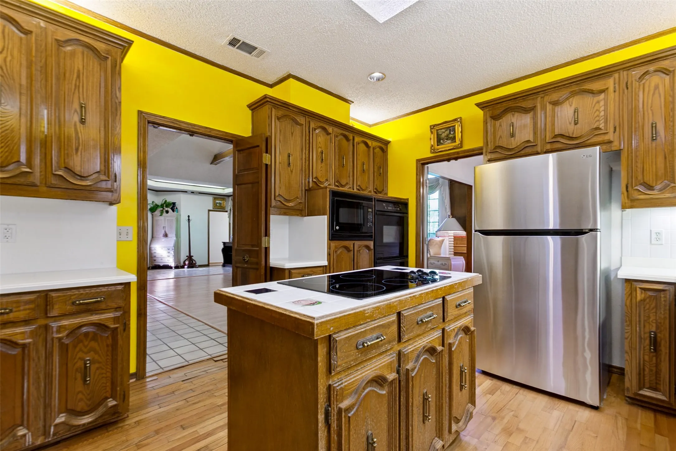 Single Family Residence For Sale in Dallas County , 14784 Lochinvar Court, Addison, Texas 75254, 3 Bedroom, 3 Bathroom, 2 Garage spaces, 2,928 Sqft, built in 1983, mls#21320972, Real Estate Agent in Addison, Homes For Sale in Dallas county, Homes For Sale in Addison, Realtor in Addison Texas, Real Estate Brokerage Independent Realty Texas, Luminita Cordes Realtor