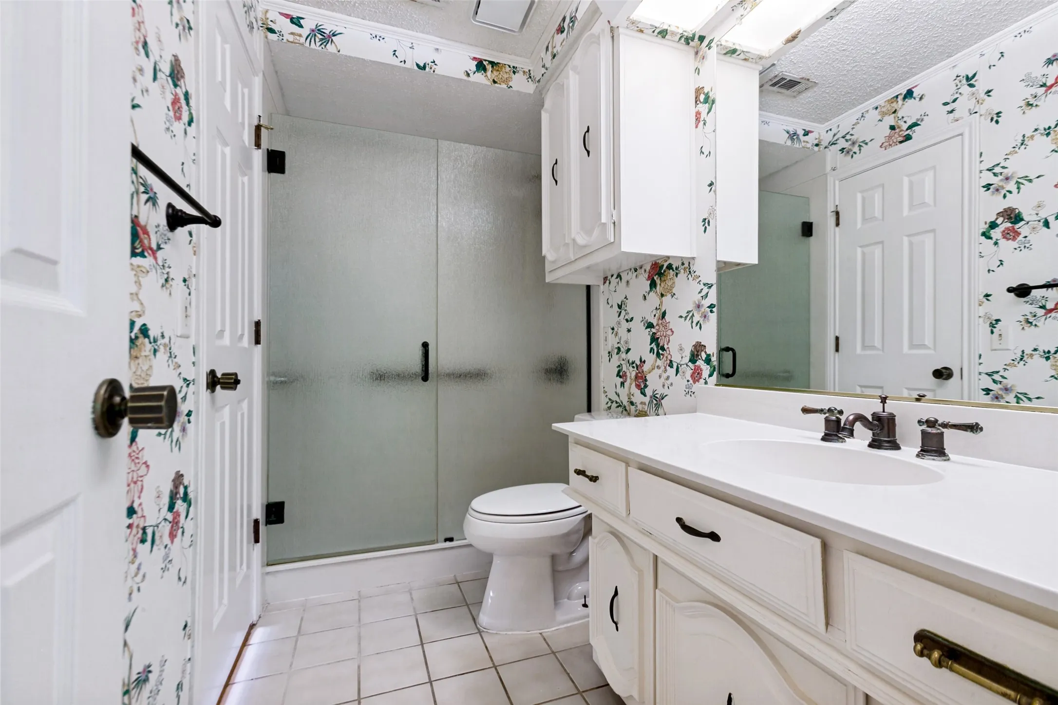 Single Family Residence For Sale in Dallas County , 14784 Lochinvar Court, Addison, Texas 75254, 3 Bedroom, 3 Bathroom, 2 Garage spaces, 2,928 Sqft, built in 1983, mls#21320972, Real Estate Agent in Addison, Homes For Sale in Dallas county, Homes For Sale in Addison, Realtor in Addison Texas, Real Estate Brokerage Independent Realty Texas, Luminita Cordes Realtor
