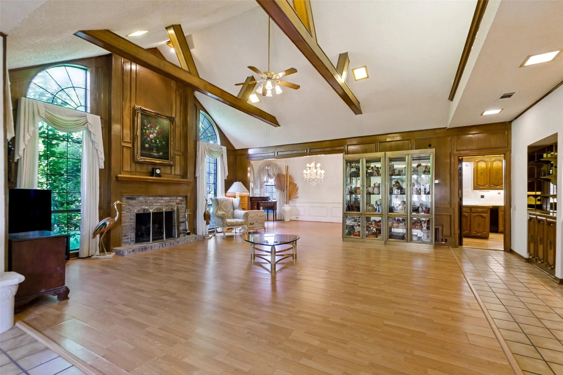 Single Family Residence For Sale in Dallas County , 14784 Lochinvar Court, Addison, Texas 75254, 3 Bedroom, 3 Bathroom, 2 Garage spaces, 2,928 Sqft, built in 1983, mls#21320972, Real Estate Agent in Addison, Homes For Sale in Dallas county, Homes For Sale in Addison, Realtor in Addison Texas, Real Estate Brokerage Independent Realty Texas, Luminita Cordes Realtor