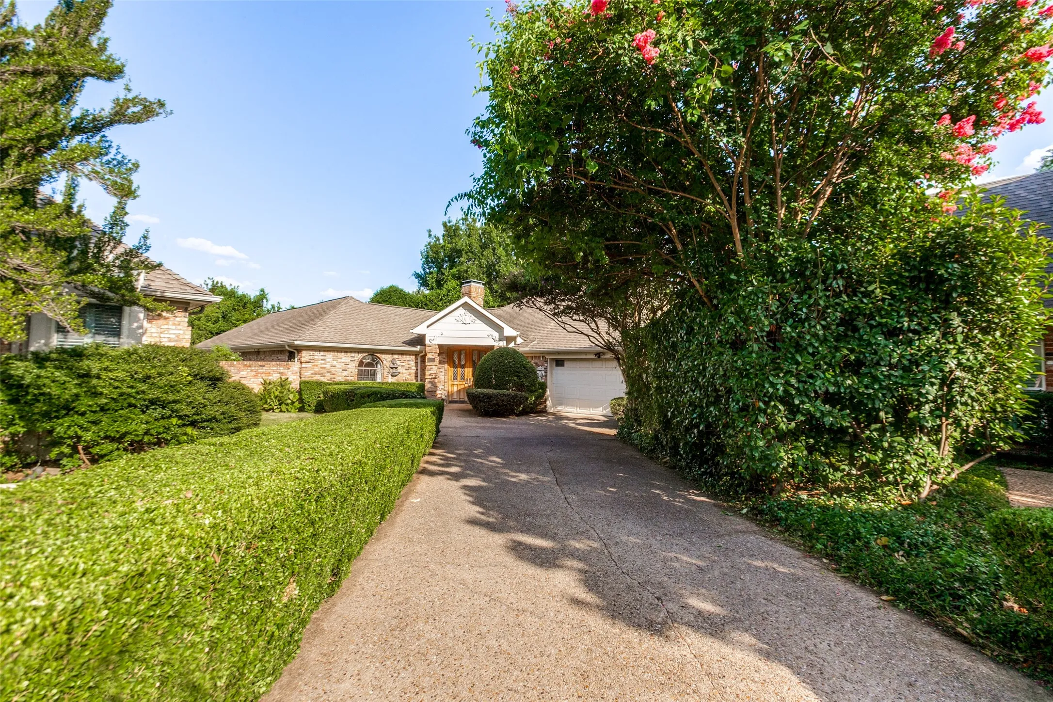 Single Family Residence For Sale in Dallas County , 14784 Lochinvar Court, Addison, Texas 75254, 3 Bedroom, 3 Bathroom, 2 Garage spaces, 2,928 Sqft, built in 1983, mls#21320972, Real Estate Agent in Addison, Homes For Sale in Dallas county, Homes For Sale in Addison, Realtor in Addison Texas, Real Estate Brokerage Independent Realty Texas, Luminita Cordes Realtor