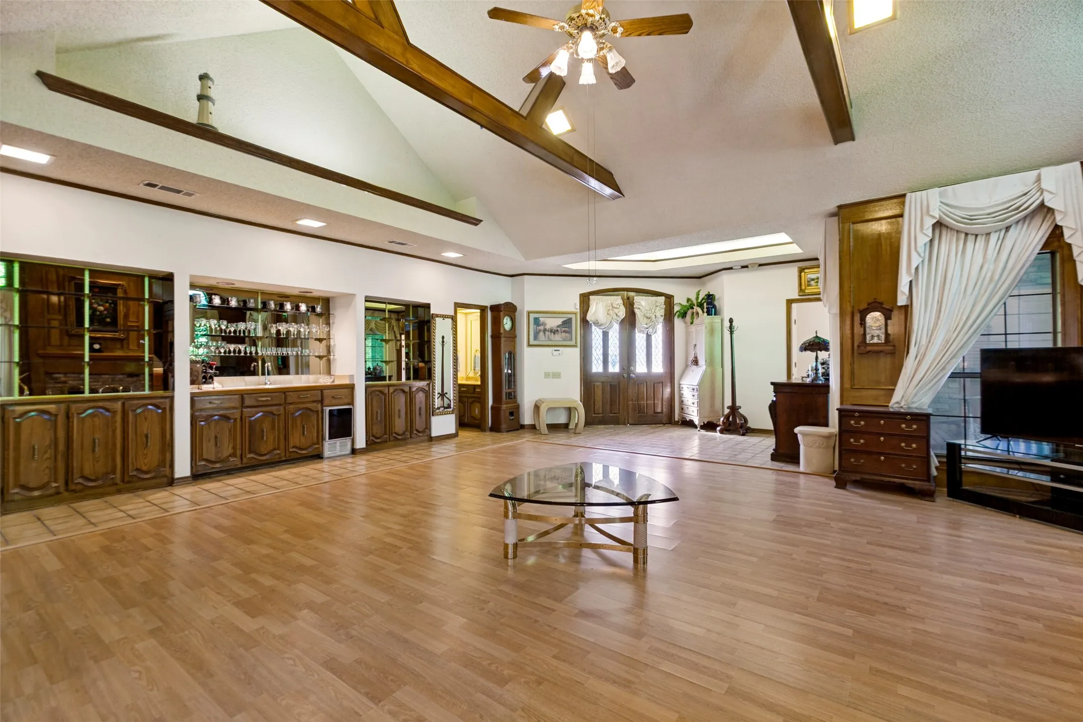 Single Family Residence For Sale in Dallas County , 14784 Lochinvar Court, Addison, Texas 75254, 3 Bedroom, 3 Bathroom, 2 Garage spaces, 2,928 Sqft, built in 1983, mls#21320972, Real Estate Agent in Addison, Homes For Sale in Dallas county, Homes For Sale in Addison, Realtor in Addison Texas, Real Estate Brokerage Independent Realty Texas, Luminita Cordes Realtor