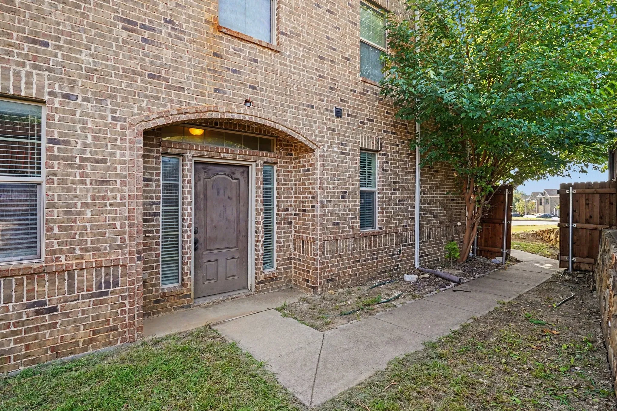 Townhouse For Sale in Dallas County , 4115 Florence Drive, Irving, Texas 75038, 3 Bedroom, 3 Bathroom, 2 Garage spaces, 2,102 Sqft, built in 2009, mls#21321063, Real Estate Agent in Irving, Homes For Sale in Dallas county, Homes For Sale in Irving, Realtor in Irving Texas, Real Estate Brokerage Independent Realty Texas, Luminita Cordes Realtor