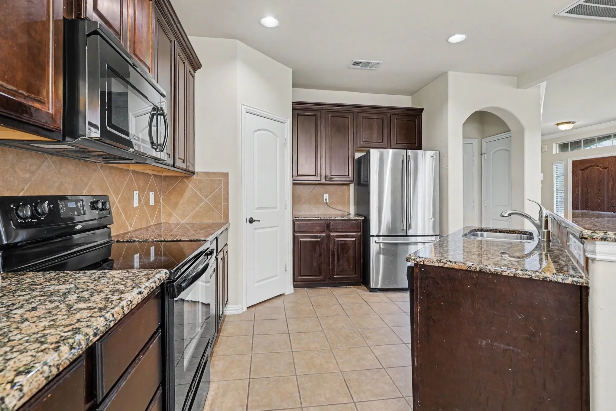 Townhouse For Sale in Dallas County , 4115 Florence Drive, Irving, Texas 75038, 3 Bedroom, 3 Bathroom, 2 Garage spaces, 2,102 Sqft, built in 2009, mls#21321063, Real Estate Agent in Irving, Homes For Sale in Dallas county, Homes For Sale in Irving, Realtor in Irving Texas, Real Estate Brokerage Independent Realty Texas, Luminita Cordes Realtor