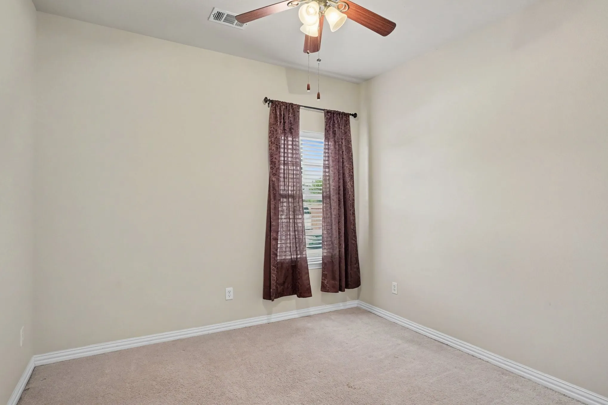 Townhouse For Sale in Dallas County , 4115 Florence Drive, Irving, Texas 75038, 3 Bedroom, 3 Bathroom, 2 Garage spaces, 2,102 Sqft, built in 2009, mls#21321063, Real Estate Agent in Irving, Homes For Sale in Dallas county, Homes For Sale in Irving, Realtor in Irving Texas, Real Estate Brokerage Independent Realty Texas, Luminita Cordes Realtor