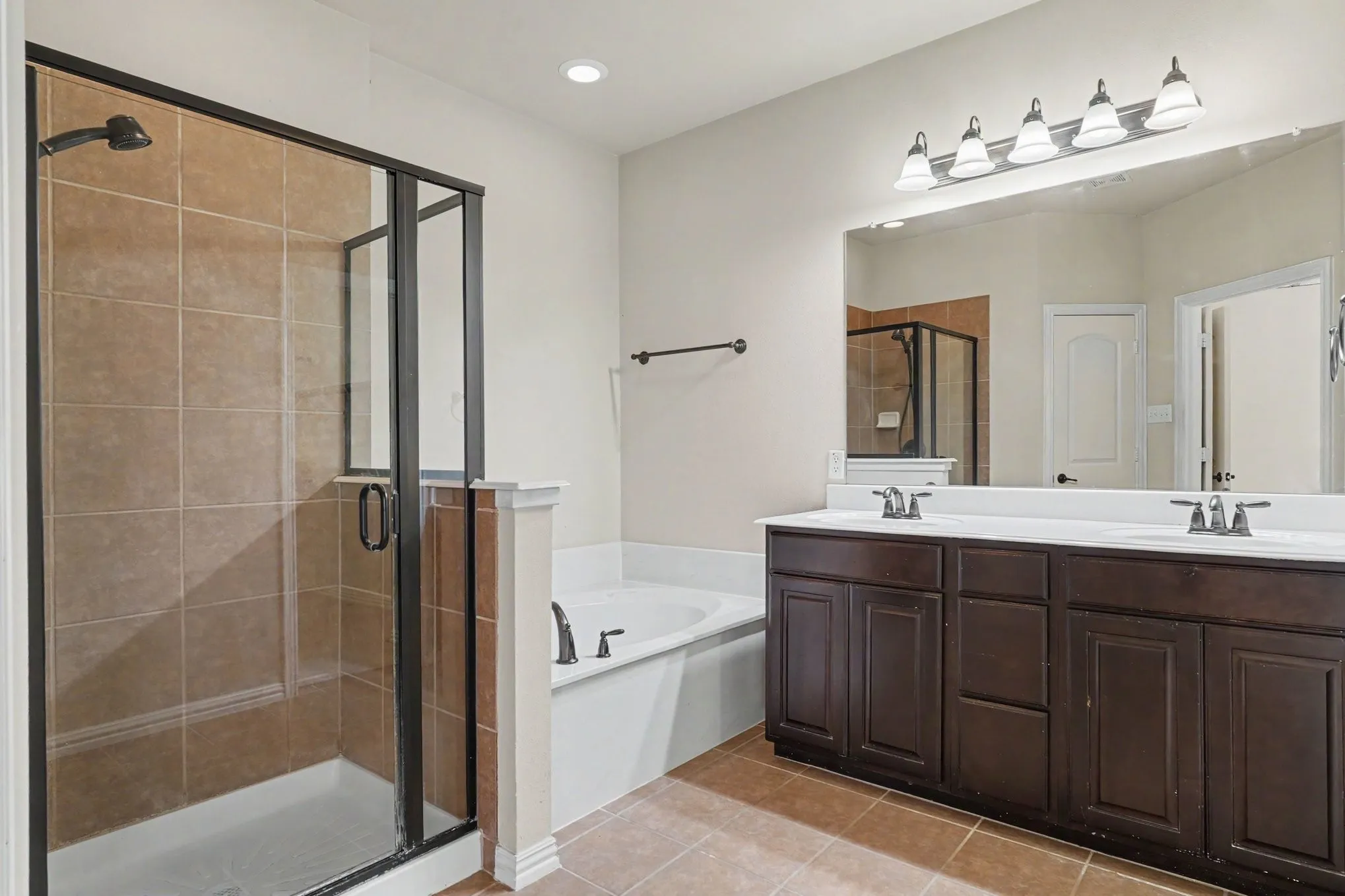 Townhouse For Sale in Dallas County , 4115 Florence Drive, Irving, Texas 75038, 3 Bedroom, 3 Bathroom, 2 Garage spaces, 2,102 Sqft, built in 2009, mls#21321063, Real Estate Agent in Irving, Homes For Sale in Dallas county, Homes For Sale in Irving, Realtor in Irving Texas, Real Estate Brokerage Independent Realty Texas, Luminita Cordes Realtor