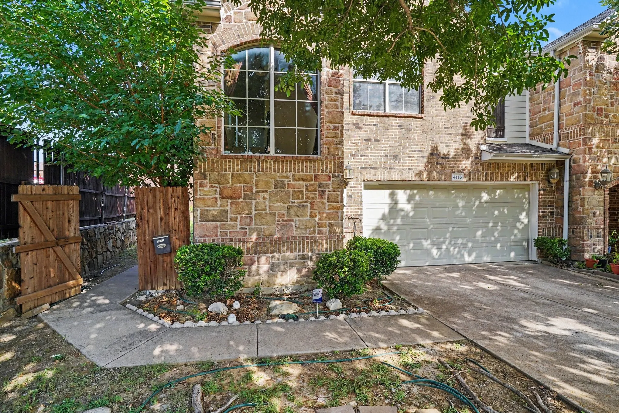 Townhouse For Sale in Dallas County , 4115 Florence Drive, Irving, Texas 75038, 3 Bedroom, 3 Bathroom, 2 Garage spaces, 2,102 Sqft, built in 2009, mls#21321063, Real Estate Agent in Irving, Homes For Sale in Dallas county, Homes For Sale in Irving, Realtor in Irving Texas, Real Estate Brokerage Independent Realty Texas, Luminita Cordes Realtor