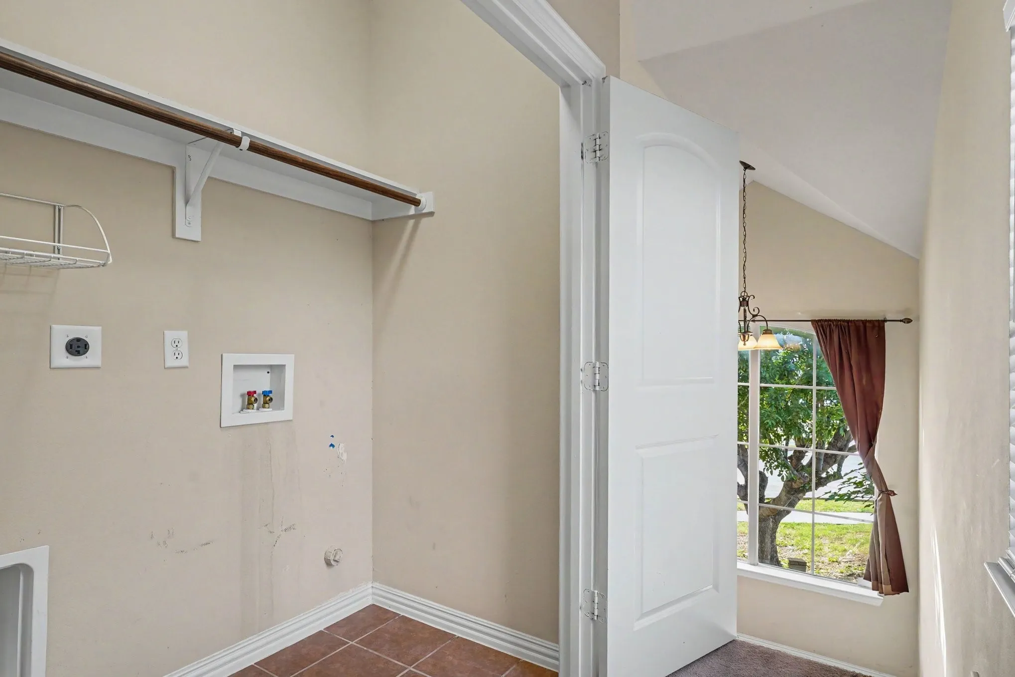 Townhouse For Sale in Dallas County , 4115 Florence Drive, Irving, Texas 75038, 3 Bedroom, 3 Bathroom, 2 Garage spaces, 2,102 Sqft, built in 2009, mls#21321063, Real Estate Agent in Irving, Homes For Sale in Dallas county, Homes For Sale in Irving, Realtor in Irving Texas, Real Estate Brokerage Independent Realty Texas, Luminita Cordes Realtor