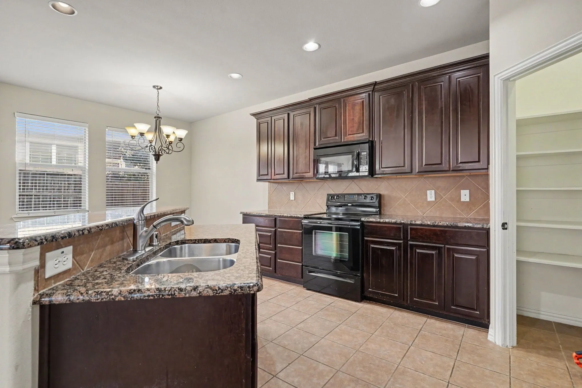Townhouse For Sale in Dallas County , 4115 Florence Drive, Irving, Texas 75038, 3 Bedroom, 3 Bathroom, 2 Garage spaces, 2,102 Sqft, built in 2009, mls#21321063, Real Estate Agent in Irving, Homes For Sale in Dallas county, Homes For Sale in Irving, Realtor in Irving Texas, Real Estate Brokerage Independent Realty Texas, Luminita Cordes Realtor