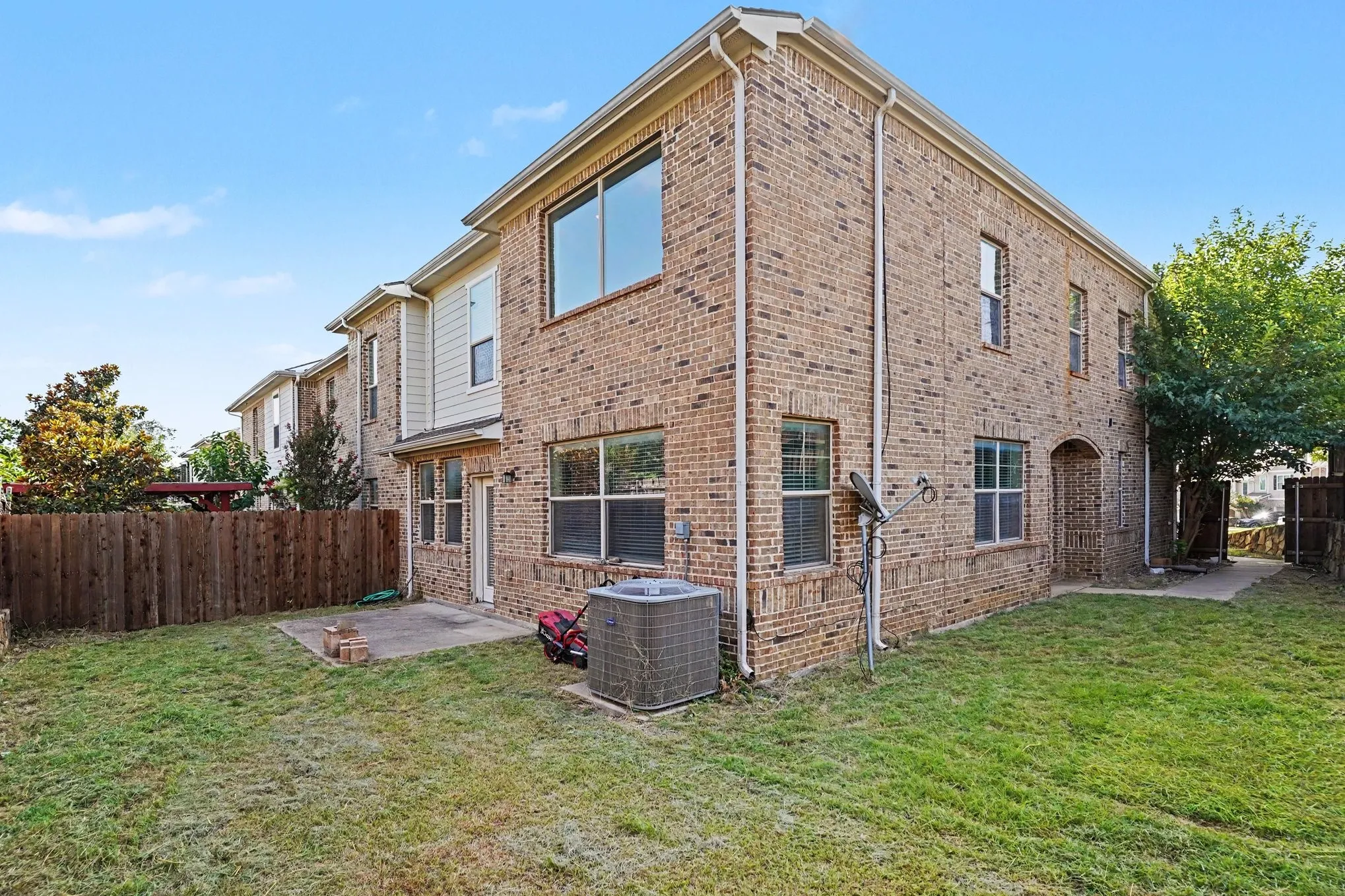 Townhouse For Sale in Dallas County , 4115 Florence Drive, Irving, Texas 75038, 3 Bedroom, 3 Bathroom, 2 Garage spaces, 2,102 Sqft, built in 2009, mls#21321063, Real Estate Agent in Irving, Homes For Sale in Dallas county, Homes For Sale in Irving, Realtor in Irving Texas, Real Estate Brokerage Independent Realty Texas, Luminita Cordes Realtor
