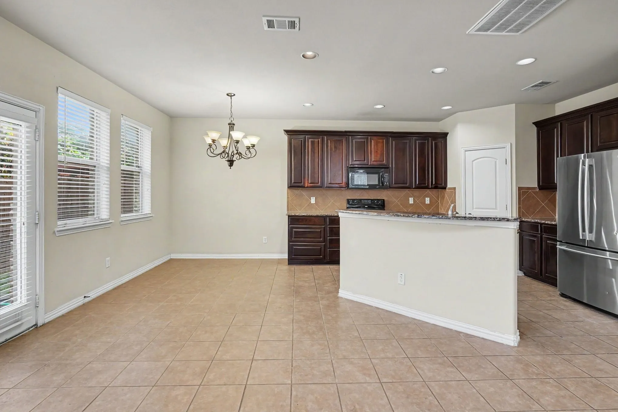 Townhouse For Sale in Dallas County , 4115 Florence Drive, Irving, Texas 75038, 3 Bedroom, 3 Bathroom, 2 Garage spaces, 2,102 Sqft, built in 2009, mls#21321063, Real Estate Agent in Irving, Homes For Sale in Dallas county, Homes For Sale in Irving, Realtor in Irving Texas, Real Estate Brokerage Independent Realty Texas, Luminita Cordes Realtor