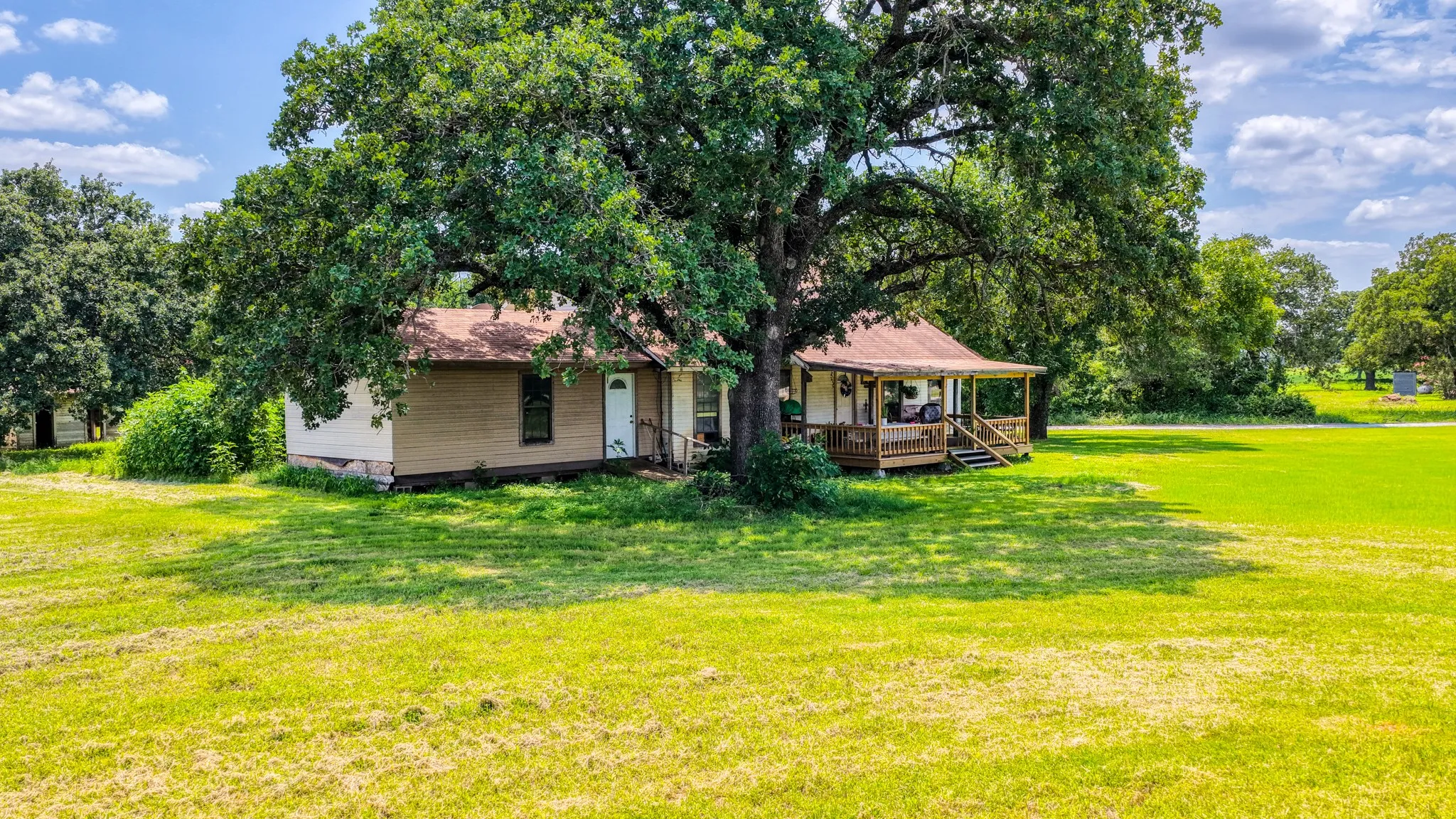 Single Family Residence For Sale in Palo Pinto County , 2334 N Bosley Road, Santo, Texas 76472, 3 Bedroom, 2 Bathroom, Garage spaces, 1,465 Sqft, built in 1997, mls#21314977, Real Estate Agent in Santo, Homes For Sale in Palo Pinto county, Homes For Sale in Santo, Realtor in Santo Texas, Real Estate Brokerage Independent Realty Texas, Luminita Cordes Realtor