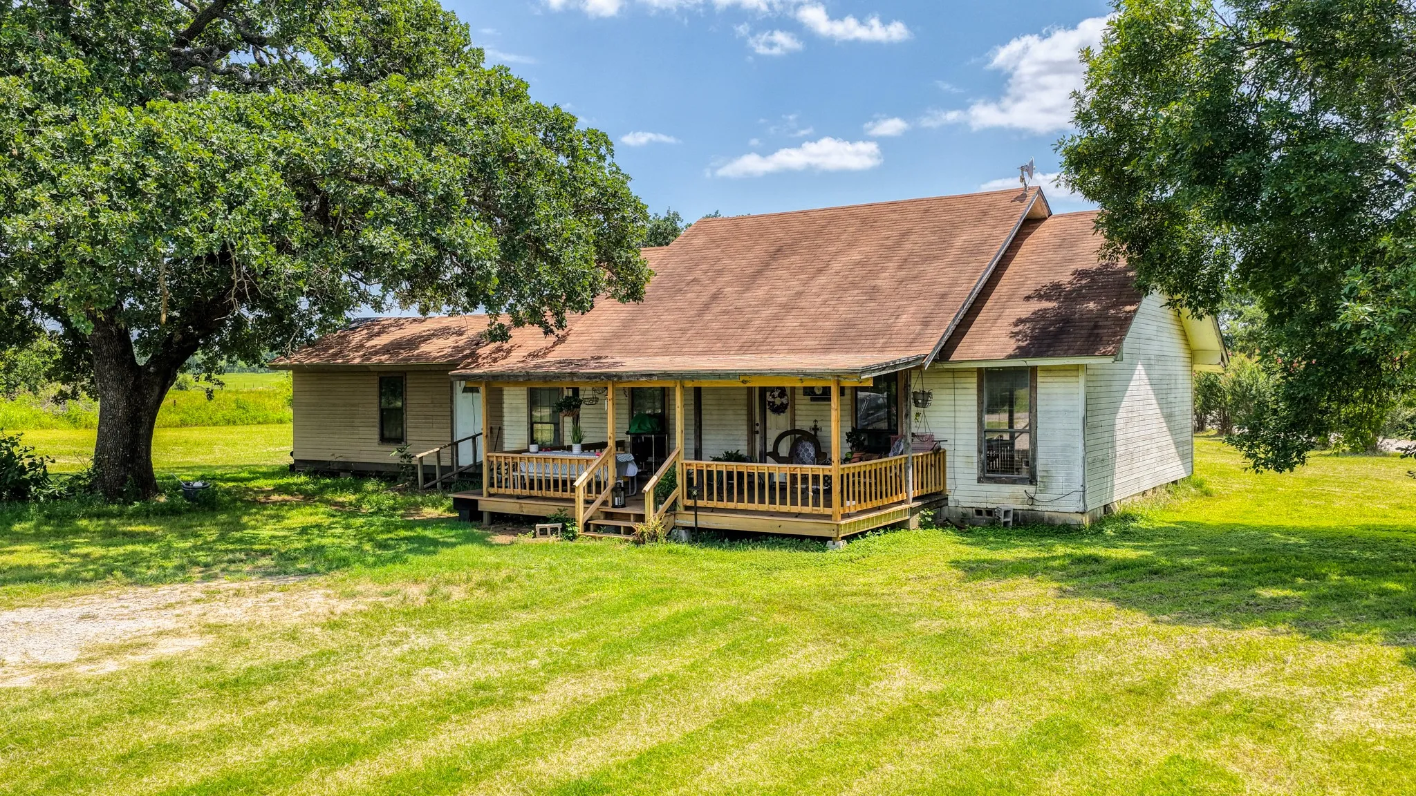 Single Family Residence For Sale in Palo Pinto County , 2334 N Bosley Road, Santo, Texas 76472, 3 Bedroom, 2 Bathroom, Garage spaces, 1,465 Sqft, built in 1997, mls#21314977, Real Estate Agent in Santo, Homes For Sale in Palo Pinto county, Homes For Sale in Santo, Realtor in Santo Texas, Real Estate Brokerage Independent Realty Texas, Luminita Cordes Realtor