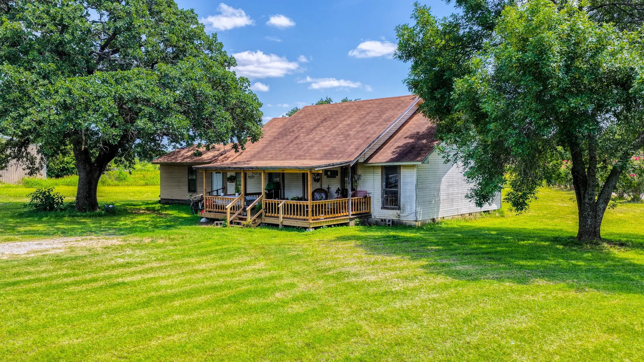 Single Family Residence For Sale in Palo Pinto County , 2334 N Bosley Road, Santo, Texas 76472, 3 Bedroom, 2 Bathroom, Garage spaces, 1,465 Sqft, built in 1997, mls#21314977, Real Estate Agent in Santo, Homes For Sale in Palo Pinto county, Homes For Sale in Santo, Realtor in Santo Texas, Real Estate Brokerage Independent Realty Texas, Luminita Cordes Realtor