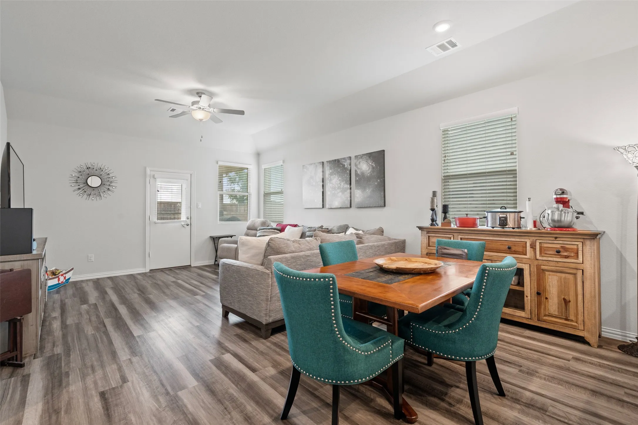 Single Family Residence For Rent in Denton County , 3016 Prairie Trail Avenue, Aubrey, Texas 76227, 3 Bedroom, 2 Bathroom, 2 Garage spaces, 2,084 Sqft, built in 2020, mls#21317214, Real Estate Agent in Aubrey, Homes For Rent in Denton county, Homes For Rent in Aubrey, Realtor in Aubrey Texas, Real Estate Brokerage Independent Realty Texas, Luminita Cordes Realtor