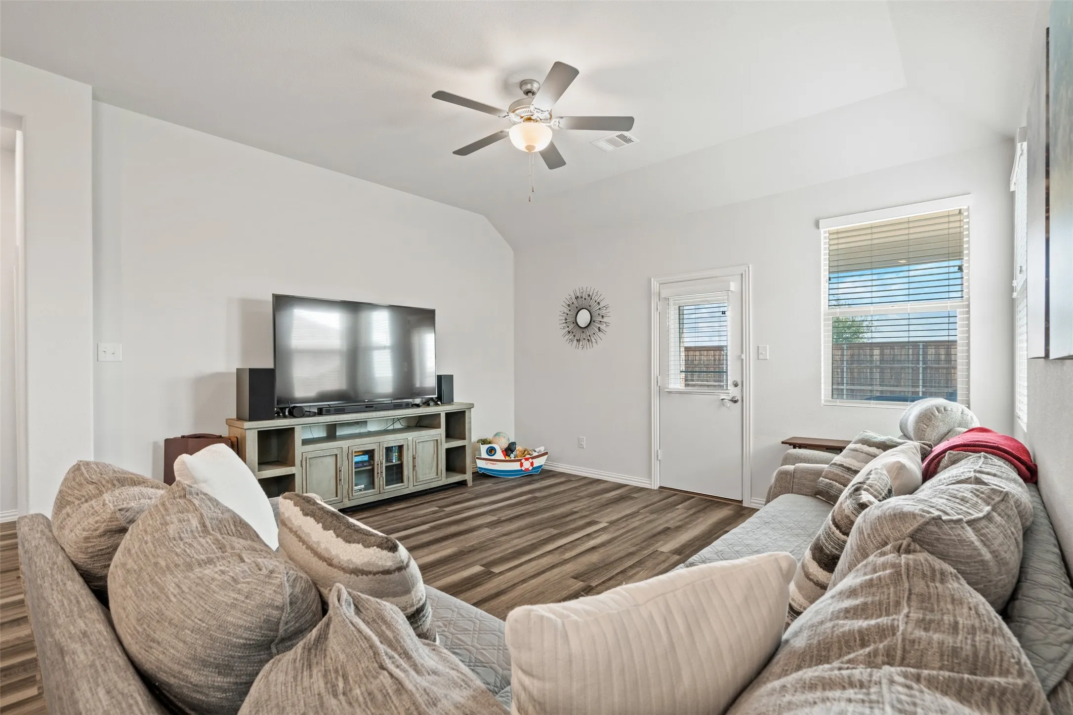 Single Family Residence For Rent in Denton County , 3016 Prairie Trail Avenue, Aubrey, Texas 76227, 3 Bedroom, 2 Bathroom, 2 Garage spaces, 2,084 Sqft, built in 2020, mls#21317214, Real Estate Agent in Aubrey, Homes For Rent in Denton county, Homes For Rent in Aubrey, Realtor in Aubrey Texas, Real Estate Brokerage Independent Realty Texas, Luminita Cordes Realtor