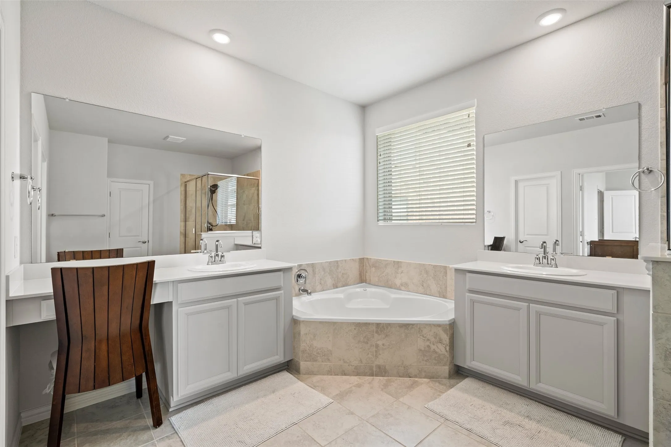 Single Family Residence For Rent in Denton County , 3016 Prairie Trail Avenue, Aubrey, Texas 76227, 3 Bedroom, 2 Bathroom, 2 Garage spaces, 2,084 Sqft, built in 2020, mls#21317214, Real Estate Agent in Aubrey, Homes For Rent in Denton county, Homes For Rent in Aubrey, Realtor in Aubrey Texas, Real Estate Brokerage Independent Realty Texas, Luminita Cordes Realtor