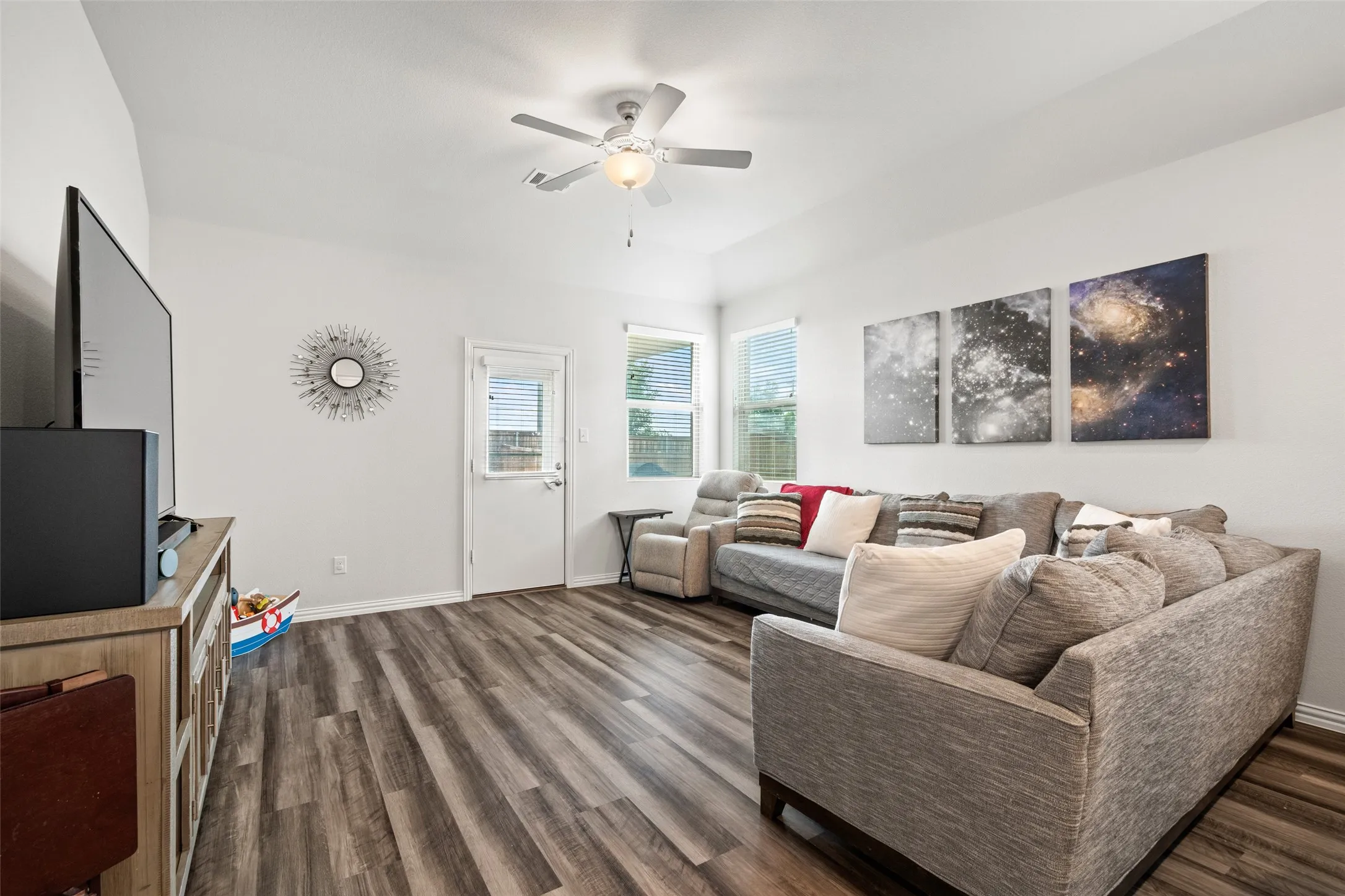 Single Family Residence For Rent in Denton County , 3016 Prairie Trail Avenue, Aubrey, Texas 76227, 3 Bedroom, 2 Bathroom, 2 Garage spaces, 2,084 Sqft, built in 2020, mls#21317214, Real Estate Agent in Aubrey, Homes For Rent in Denton county, Homes For Rent in Aubrey, Realtor in Aubrey Texas, Real Estate Brokerage Independent Realty Texas, Luminita Cordes Realtor