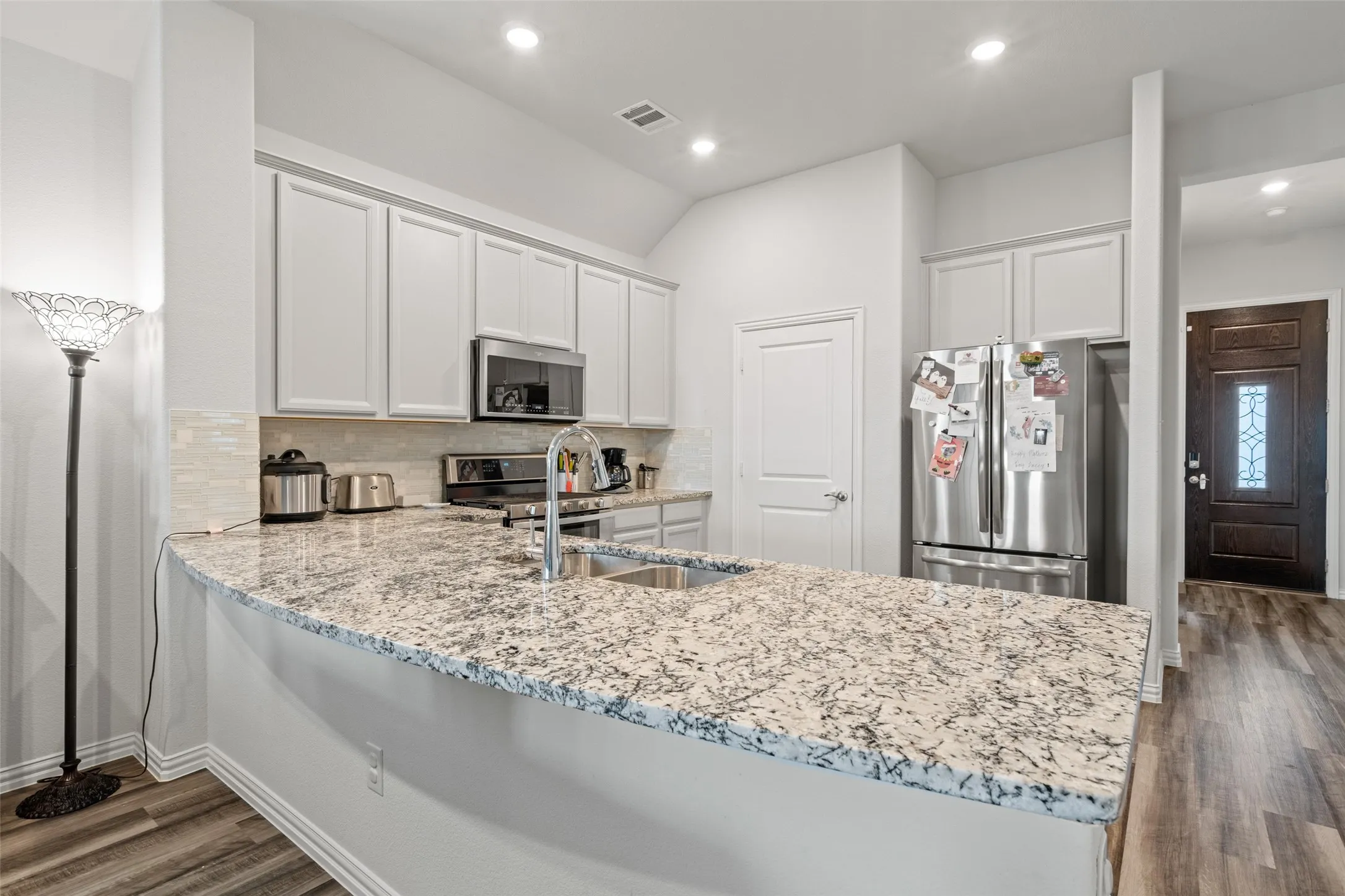 Single Family Residence For Rent in Denton County , 3016 Prairie Trail Avenue, Aubrey, Texas 76227, 3 Bedroom, 2 Bathroom, 2 Garage spaces, 2,084 Sqft, built in 2020, mls#21317214, Real Estate Agent in Aubrey, Homes For Rent in Denton county, Homes For Rent in Aubrey, Realtor in Aubrey Texas, Real Estate Brokerage Independent Realty Texas, Luminita Cordes Realtor