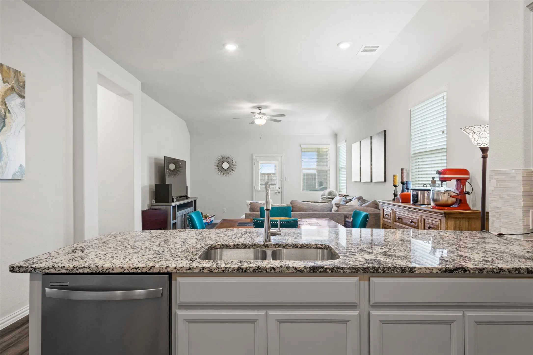 Single Family Residence For Rent in Denton County , 3016 Prairie Trail Avenue, Aubrey, Texas 76227, 3 Bedroom, 2 Bathroom, 2 Garage spaces, 2,084 Sqft, built in 2020, mls#21317214, Real Estate Agent in Aubrey, Homes For Rent in Denton county, Homes For Rent in Aubrey, Realtor in Aubrey Texas, Real Estate Brokerage Independent Realty Texas, Luminita Cordes Realtor