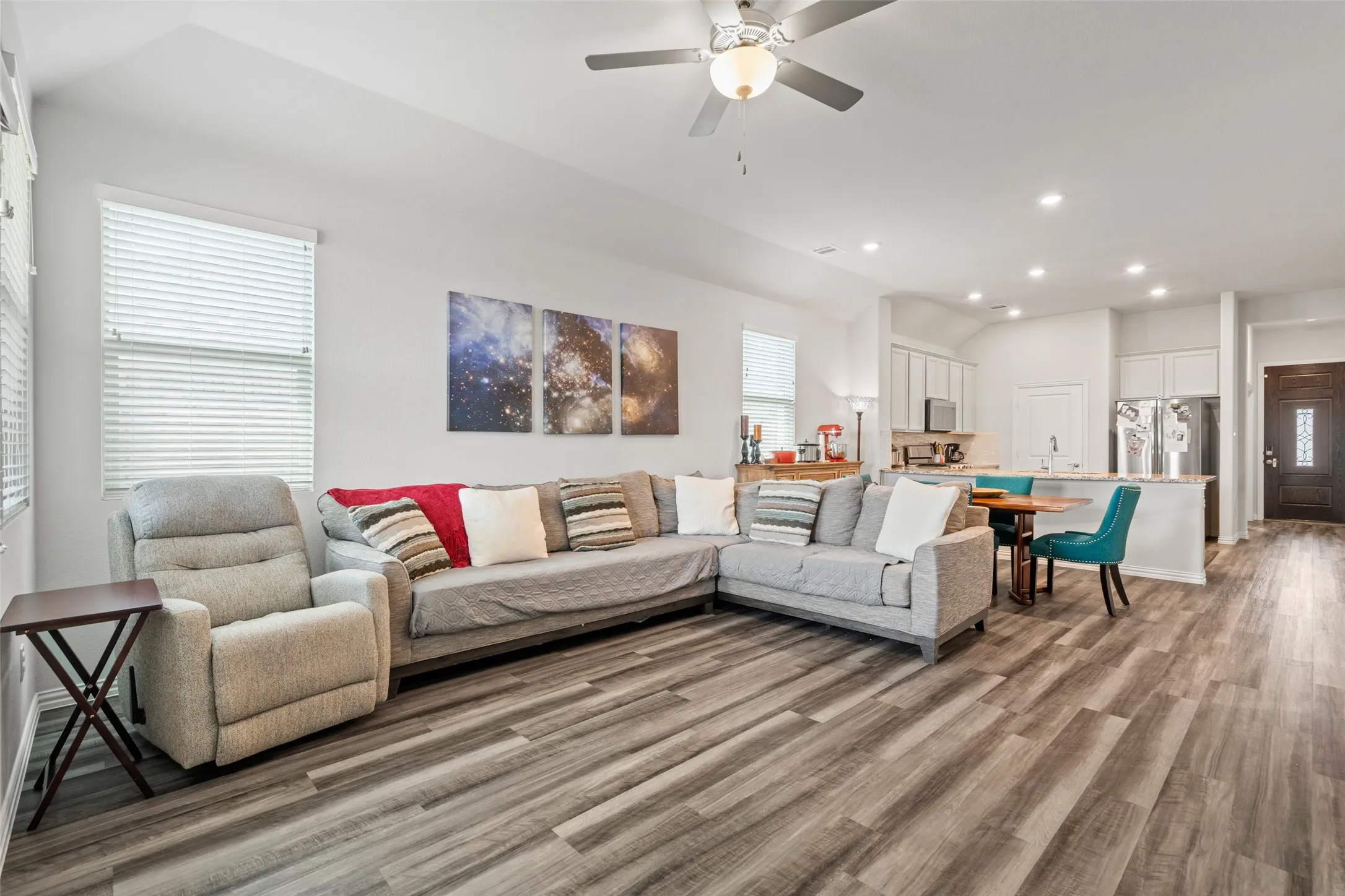 Single Family Residence For Rent in Denton County , 3016 Prairie Trail Avenue, Aubrey, Texas 76227, 3 Bedroom, 2 Bathroom, 2 Garage spaces, 2,084 Sqft, built in 2020, mls#21317214, Real Estate Agent in Aubrey, Homes For Rent in Denton county, Homes For Rent in Aubrey, Realtor in Aubrey Texas, Real Estate Brokerage Independent Realty Texas, Luminita Cordes Realtor