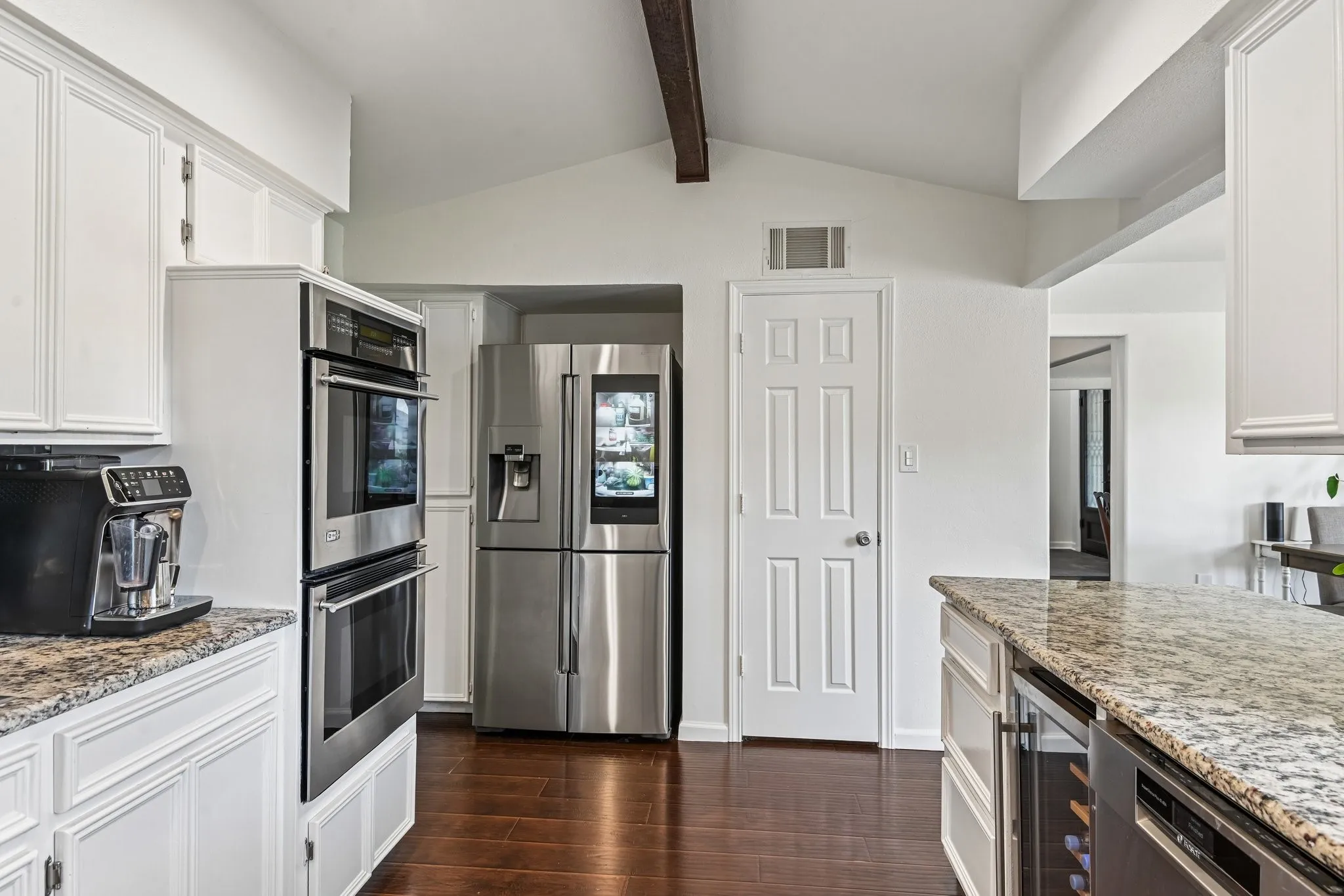 Single Family Residence For Sale in Dallas County , 1501 Northland Street, Carrollton, Texas 75006, 4 Bedroom, 4 Bathroom, 3 Garage spaces, 4,457 Sqft, built in 1974, mls#21321108, Real Estate Agent in Carrollton, Homes For Sale in Dallas county, Homes For Sale in Carrollton, Realtor in Carrollton Texas, Real Estate Brokerage Independent Realty Texas, Luminita Cordes Realtor