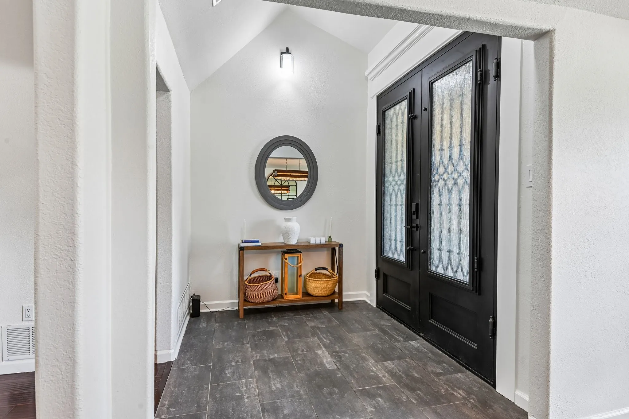 Single Family Residence For Sale in Dallas County , 1501 Northland Street, Carrollton, Texas 75006, 4 Bedroom, 4 Bathroom, 3 Garage spaces, 4,457 Sqft, built in 1974, mls#21321108, Real Estate Agent in Carrollton, Homes For Sale in Dallas county, Homes For Sale in Carrollton, Realtor in Carrollton Texas, Real Estate Brokerage Independent Realty Texas, Luminita Cordes Realtor