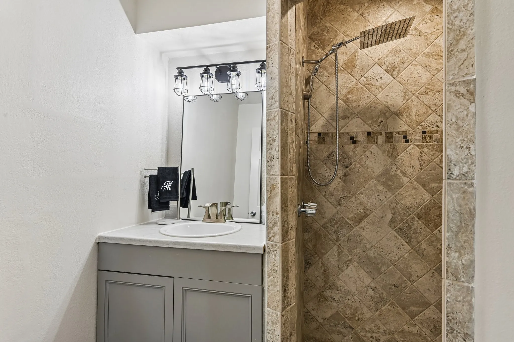 Ensuite Bath 2