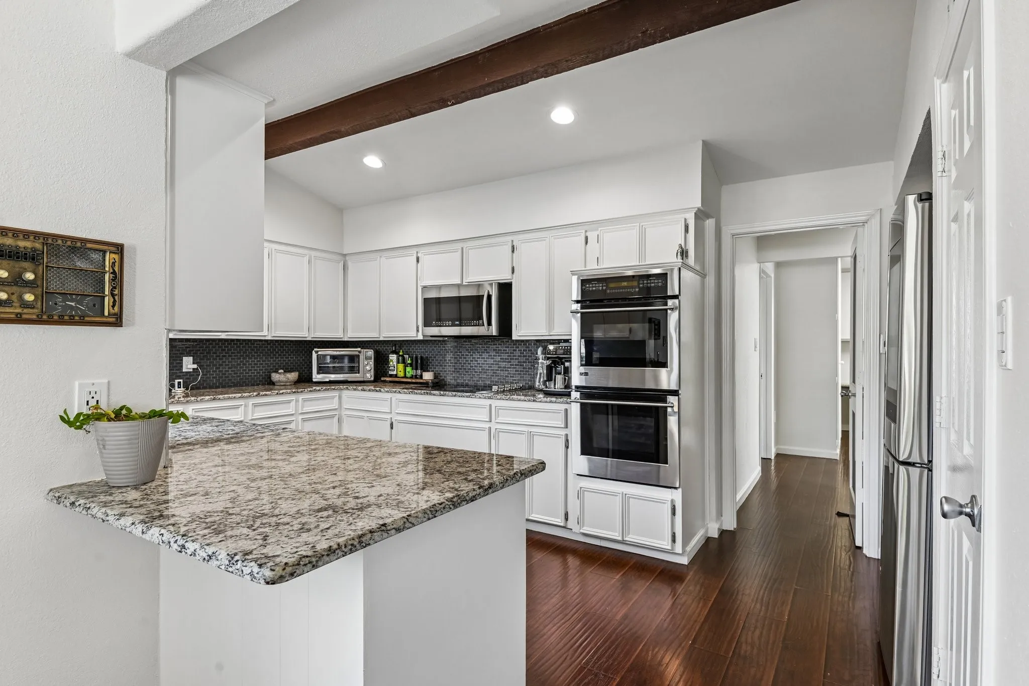 Single Family Residence For Sale in Dallas County , 1501 Northland Street, Carrollton, Texas 75006, 4 Bedroom, 4 Bathroom, 3 Garage spaces, 4,457 Sqft, built in 1974, mls#21321108, Real Estate Agent in Carrollton, Homes For Sale in Dallas county, Homes For Sale in Carrollton, Realtor in Carrollton Texas, Real Estate Brokerage Independent Realty Texas, Luminita Cordes Realtor