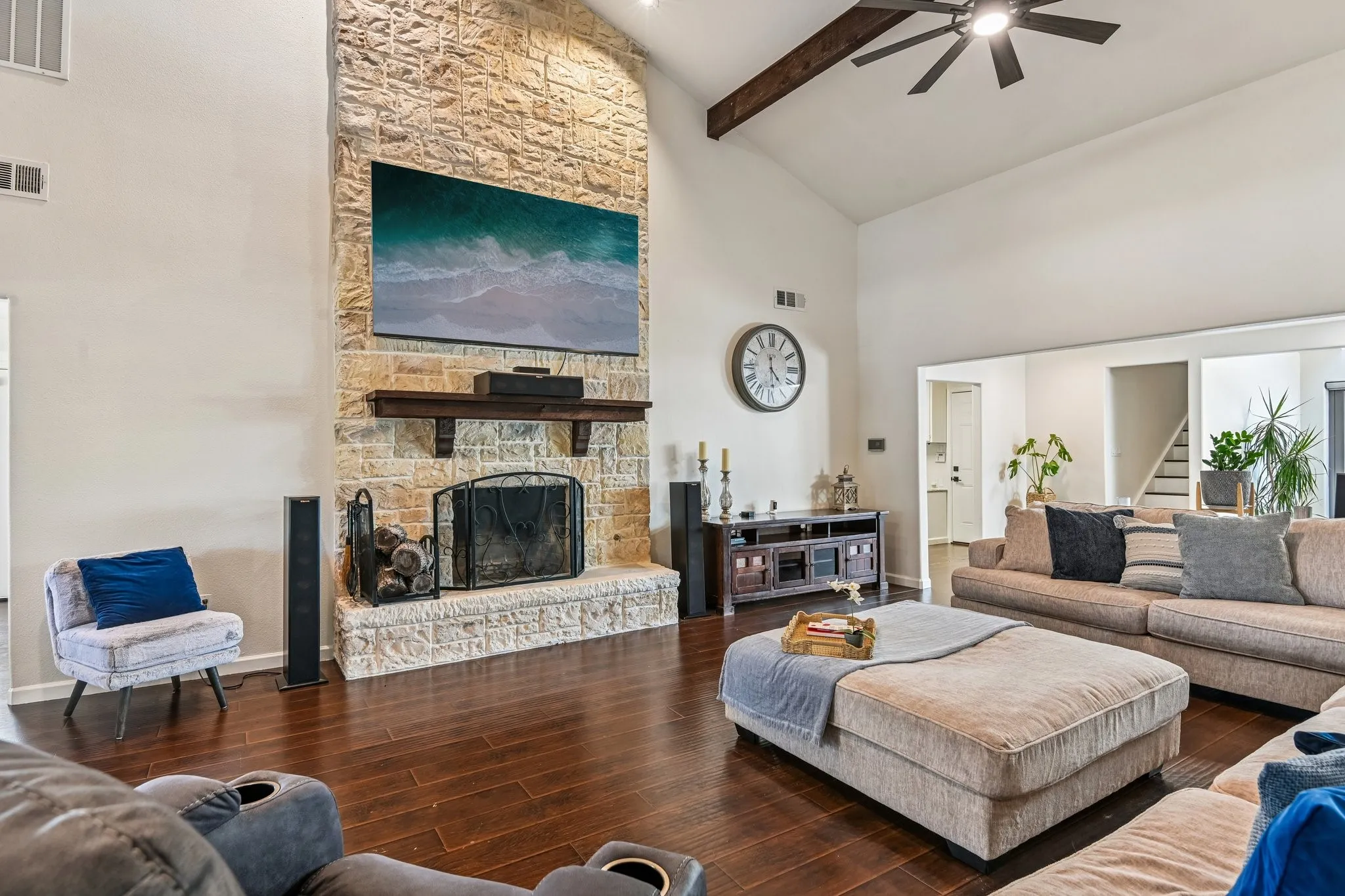 Single Family Residence For Sale in Dallas County , 1501 Northland Street, Carrollton, Texas 75006, 4 Bedroom, 4 Bathroom, 3 Garage spaces, 4,457 Sqft, built in 1974, mls#21321108, Real Estate Agent in Carrollton, Homes For Sale in Dallas county, Homes For Sale in Carrollton, Realtor in Carrollton Texas, Real Estate Brokerage Independent Realty Texas, Luminita Cordes Realtor