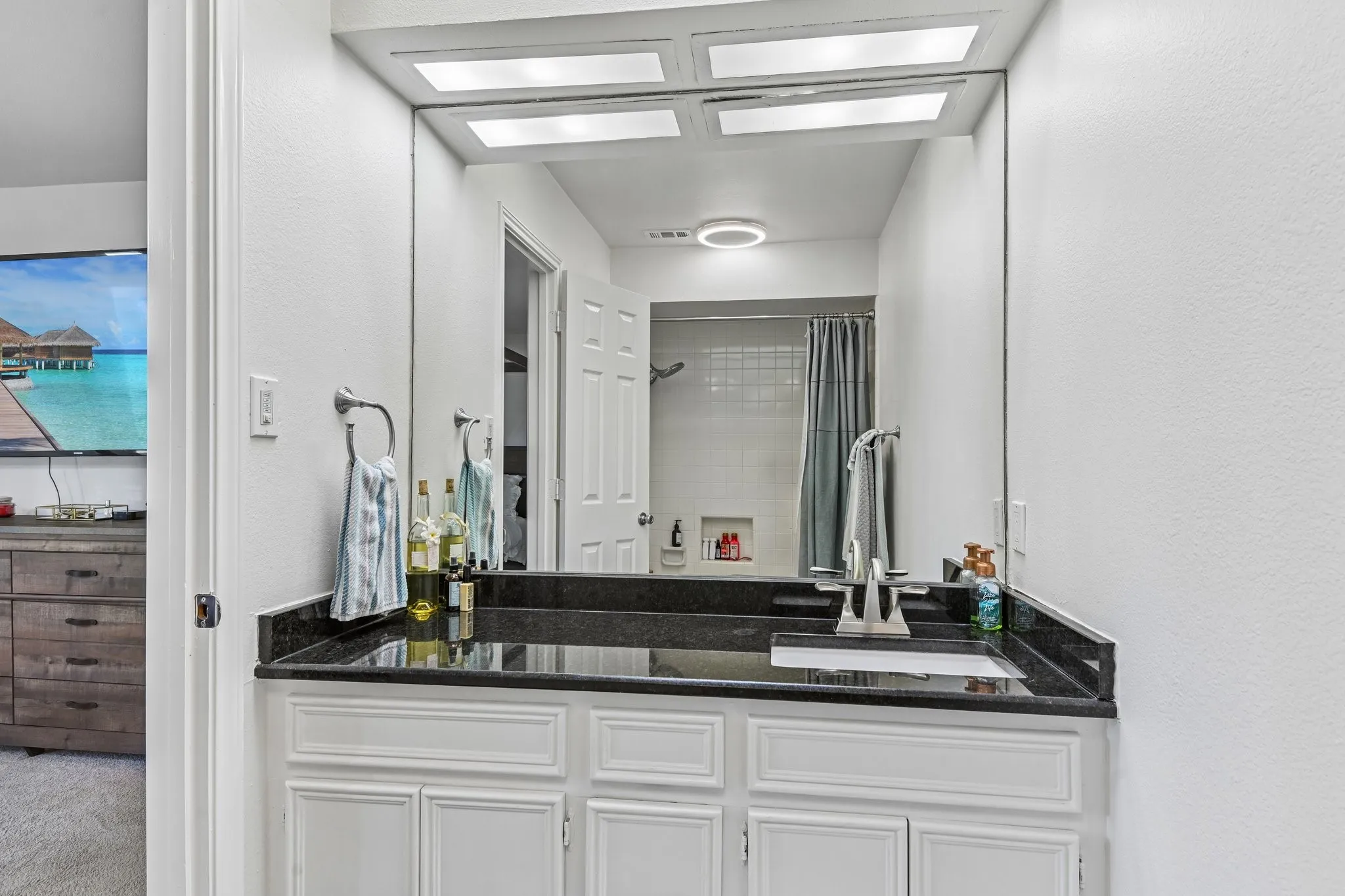 Ensuite Bath 3
