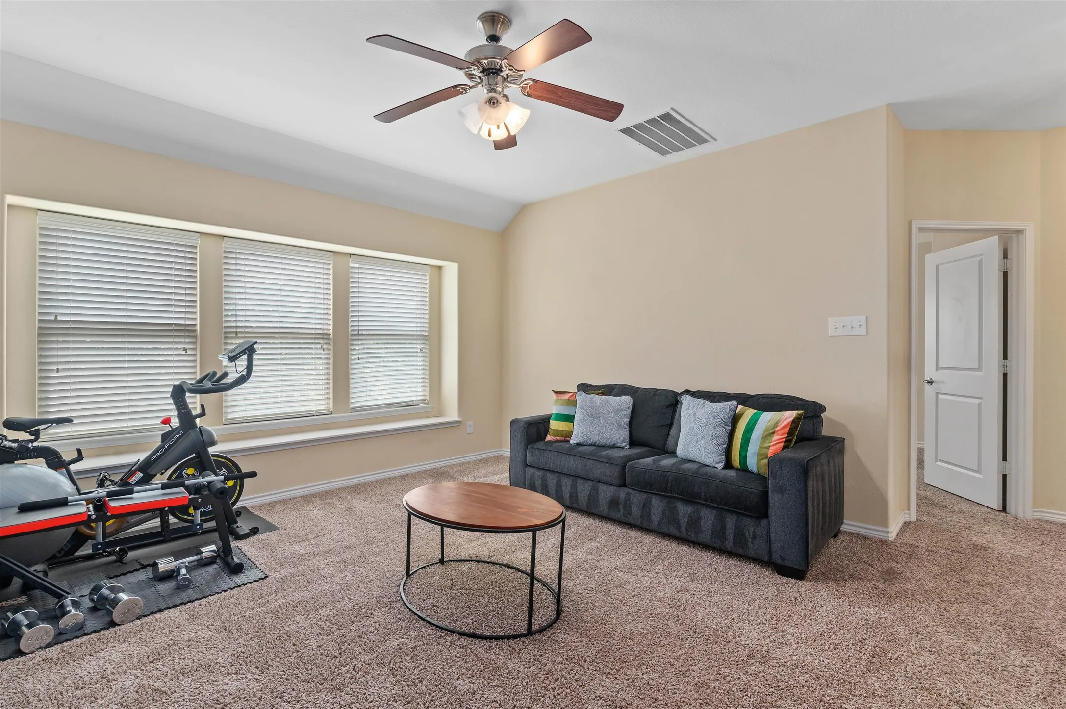 Single Family Residence For Sale in Denton County , 11316 Meredith Drive, Frisco, Texas 75036, 3 Bedroom, 3 Bathroom, 2 Garage spaces, 2,551 Sqft, built in 2015, mls#21317346, Real Estate Agent in Frisco, Homes For Sale in Denton county, Homes For Sale in Frisco, Realtor in Frisco Texas, Real Estate Brokerage Independent Realty Texas, Luminita Cordes Realtor