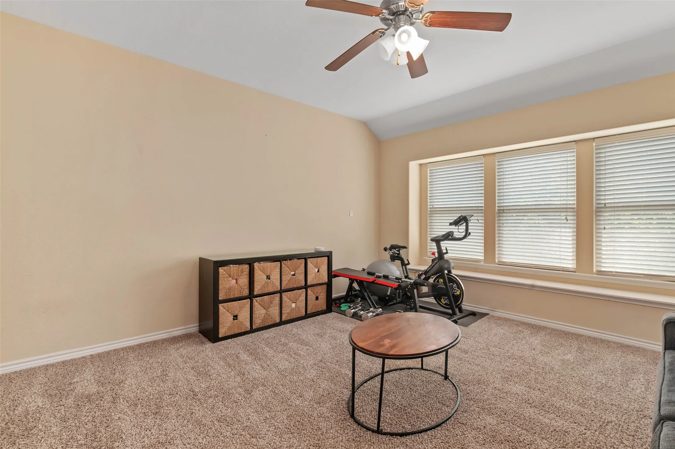 Single Family Residence For Sale in Denton County , 11316 Meredith Drive, Frisco, Texas 75036, 3 Bedroom, 3 Bathroom, 2 Garage spaces, 2,551 Sqft, built in 2015, mls#21317346, Real Estate Agent in Frisco, Homes For Sale in Denton county, Homes For Sale in Frisco, Realtor in Frisco Texas, Real Estate Brokerage Independent Realty Texas, Luminita Cordes Realtor