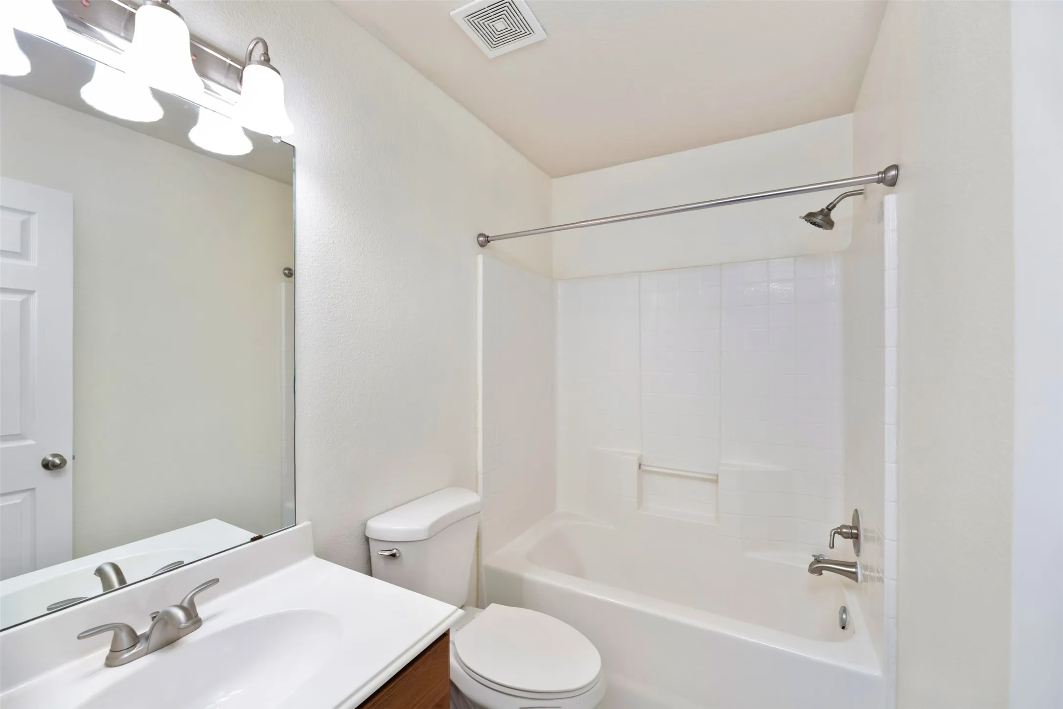 Single Family Residence For Rent in Tarrant County , 1200 Sierra Blanca Street, Fort Worth, Texas 76028, 3 Bedroom, 2 Bathroom, 2 Garage spaces, 2,020 Sqft, built in 2006, mls#21321139, Real Estate Agent in Fort Worth, Homes For Rent in Tarrant county, Homes For Rent in Fort Worth, Realtor in Fort Worth Texas, Real Estate Brokerage Independent Realty Texas, Luminita Cordes Realtor
