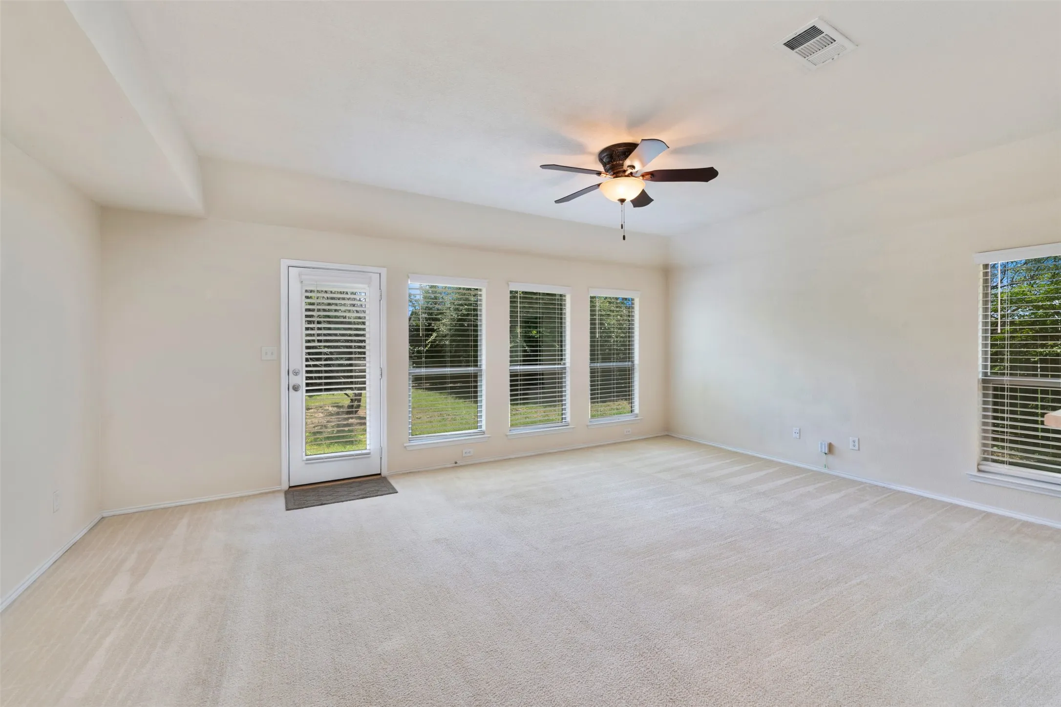 Single Family Residence For Rent in Tarrant County , 1200 Sierra Blanca Street, Fort Worth, Texas 76028, 3 Bedroom, 2 Bathroom, 2 Garage spaces, 2,020 Sqft, built in 2006, mls#21321139, Real Estate Agent in Fort Worth, Homes For Rent in Tarrant county, Homes For Rent in Fort Worth, Realtor in Fort Worth Texas, Real Estate Brokerage Independent Realty Texas, Luminita Cordes Realtor