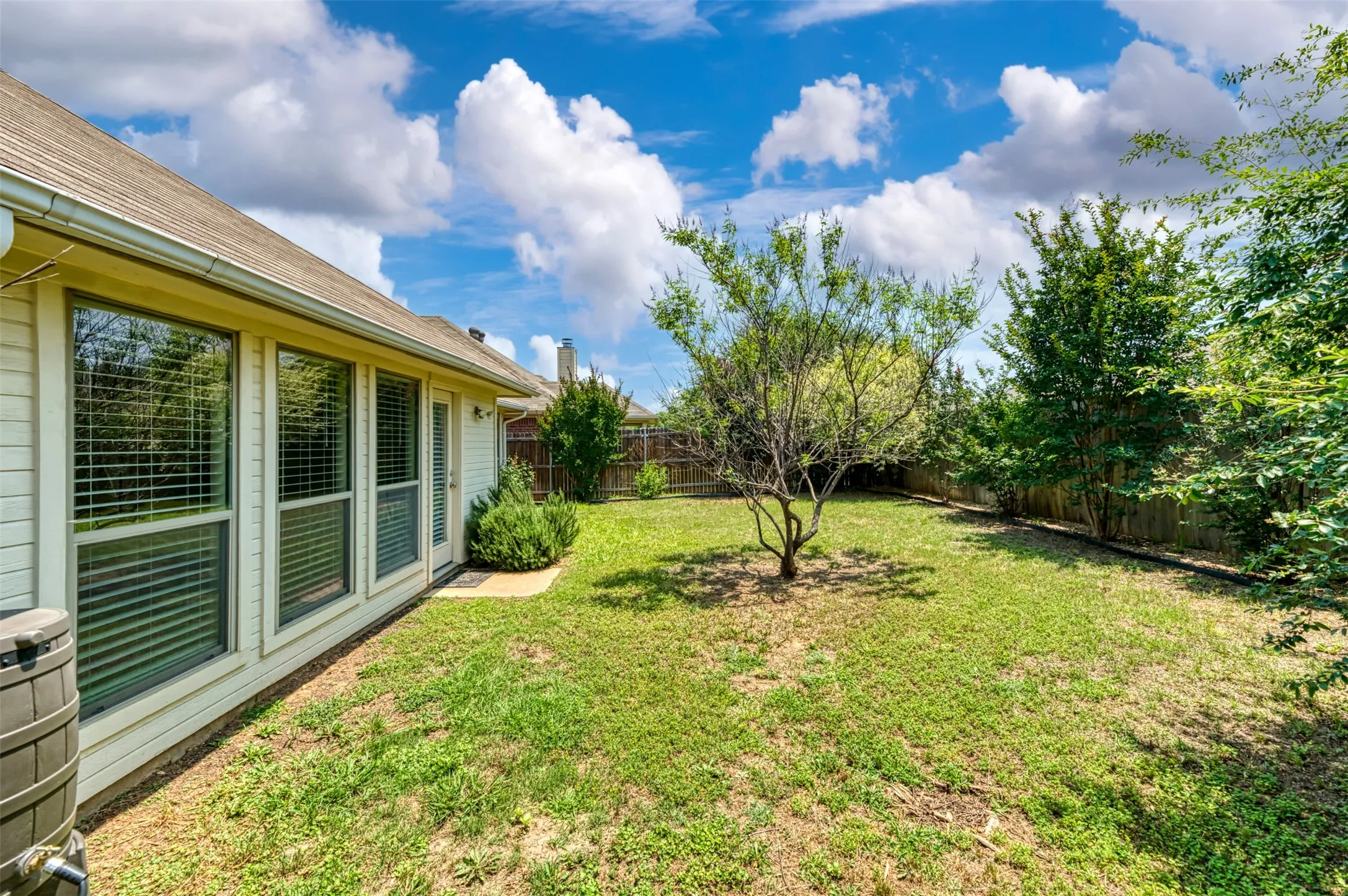 Single Family Residence For Rent in Tarrant County , 1200 Sierra Blanca Street, Fort Worth, Texas 76028, 3 Bedroom, 2 Bathroom, 2 Garage spaces, 2,020 Sqft, built in 2006, mls#21321139, Real Estate Agent in Fort Worth, Homes For Rent in Tarrant county, Homes For Rent in Fort Worth, Realtor in Fort Worth Texas, Real Estate Brokerage Independent Realty Texas, Luminita Cordes Realtor