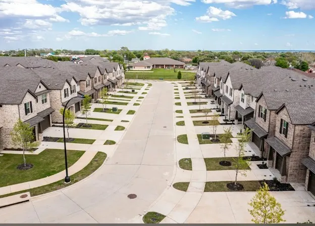 Townhouse For Rent in Tarrant County , 742 Bonnet Trail, Arlington, Texas 76001, 2 Bedroom, 3 Bathroom, 1 Garage spaces, 1,612 Sqft, built in 2022, mls#21321145, Real Estate Agent in Arlington, Homes For Rent in Tarrant county, Homes For Rent in Arlington, Realtor in Arlington Texas, Real Estate Brokerage Independent Realty Texas, Luminita Cordes Realtor