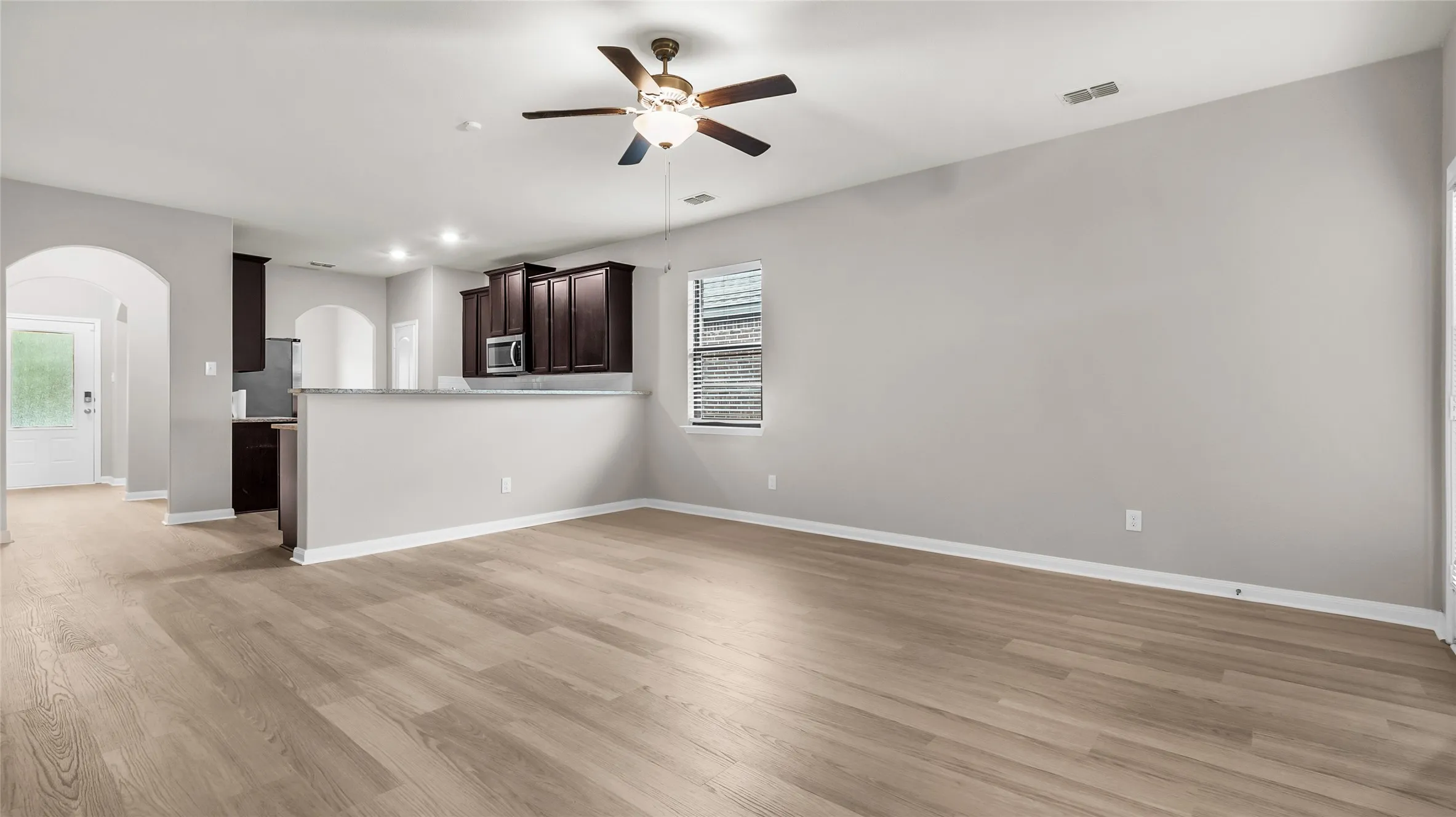 Single Family Residence For Rent in Collin County , 124 Bowen Street, Anna, Texas 75409, 3 Bedroom, 2 Bathroom, 2 Garage spaces, 1,619 Sqft, built in 2019, mls#21251385, Real Estate Agent in Anna, Homes For Rent in Collin county, Homes For Rent in Anna, Realtor in Anna Texas, Real Estate Brokerage Independent Realty Texas, Luminita Cordes Realtor