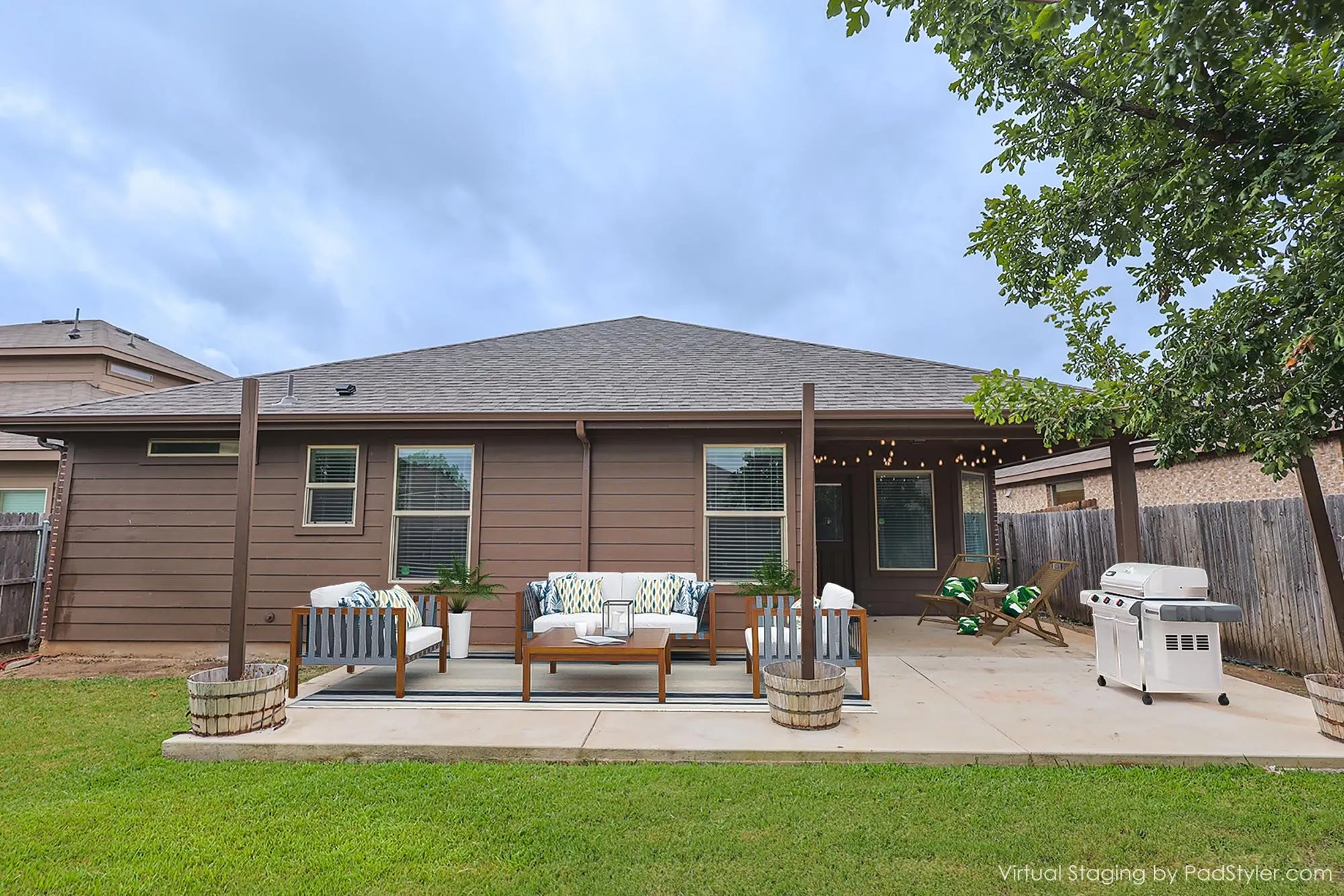 Staged Area - Nice, Relaxing Back yard - Perfect For Family Cookouts & Fun!