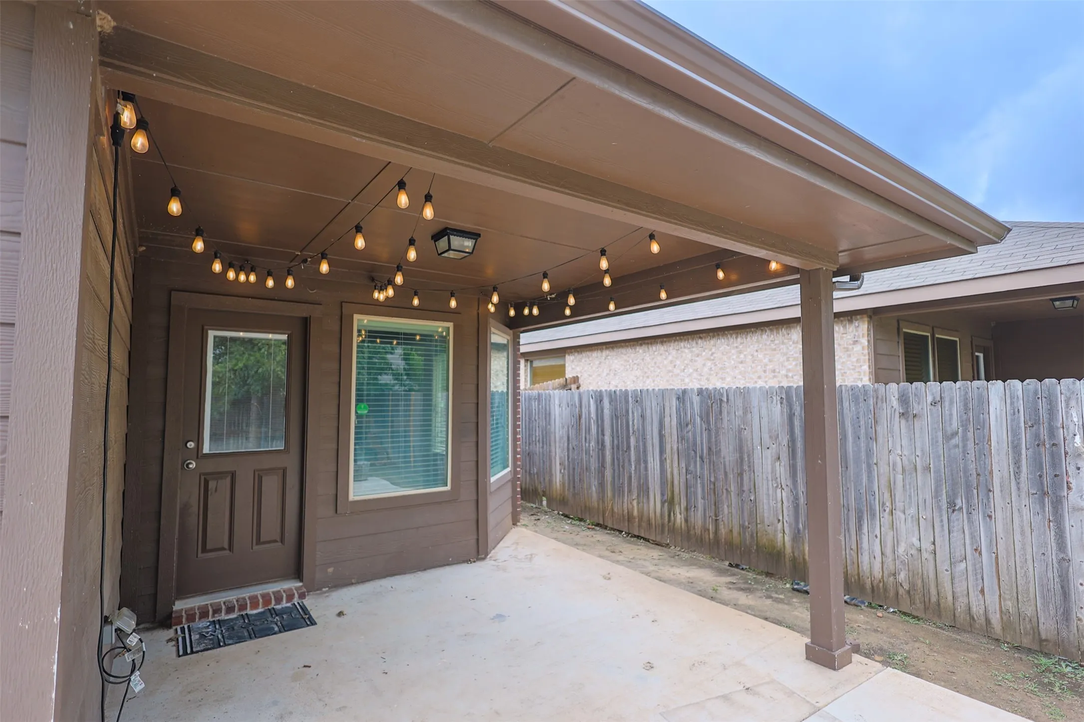 Single Family Residence For Sale in Tarrant County , 624 River Rock Drive, Azle, Texas 76020, 4 Bedroom, 2 Bathroom, 2 Garage spaces, 1,768 Sqft, built in 2016, mls#21320384, Real Estate Agent in Azle, Homes For Sale in Tarrant county, Homes For Sale in Azle, Realtor in Azle Texas, Real Estate Brokerage Independent Realty Texas, Luminita Cordes Realtor