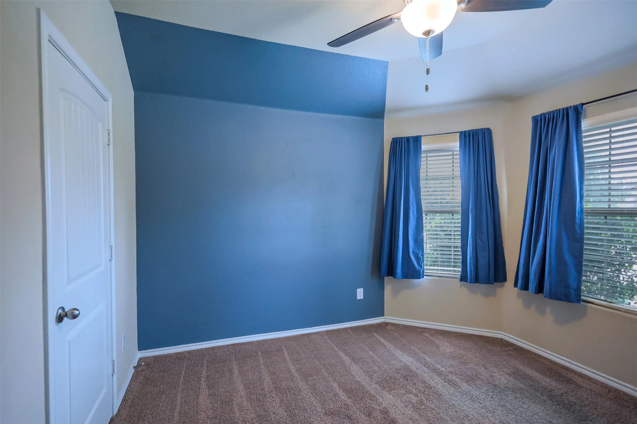 Single Family Residence For Sale in Tarrant County , 624 River Rock Drive, Azle, Texas 76020, 4 Bedroom, 2 Bathroom, 2 Garage spaces, 1,768 Sqft, built in 2016, mls#21320384, Real Estate Agent in Azle, Homes For Sale in Tarrant county, Homes For Sale in Azle, Realtor in Azle Texas, Real Estate Brokerage Independent Realty Texas, Luminita Cordes Realtor