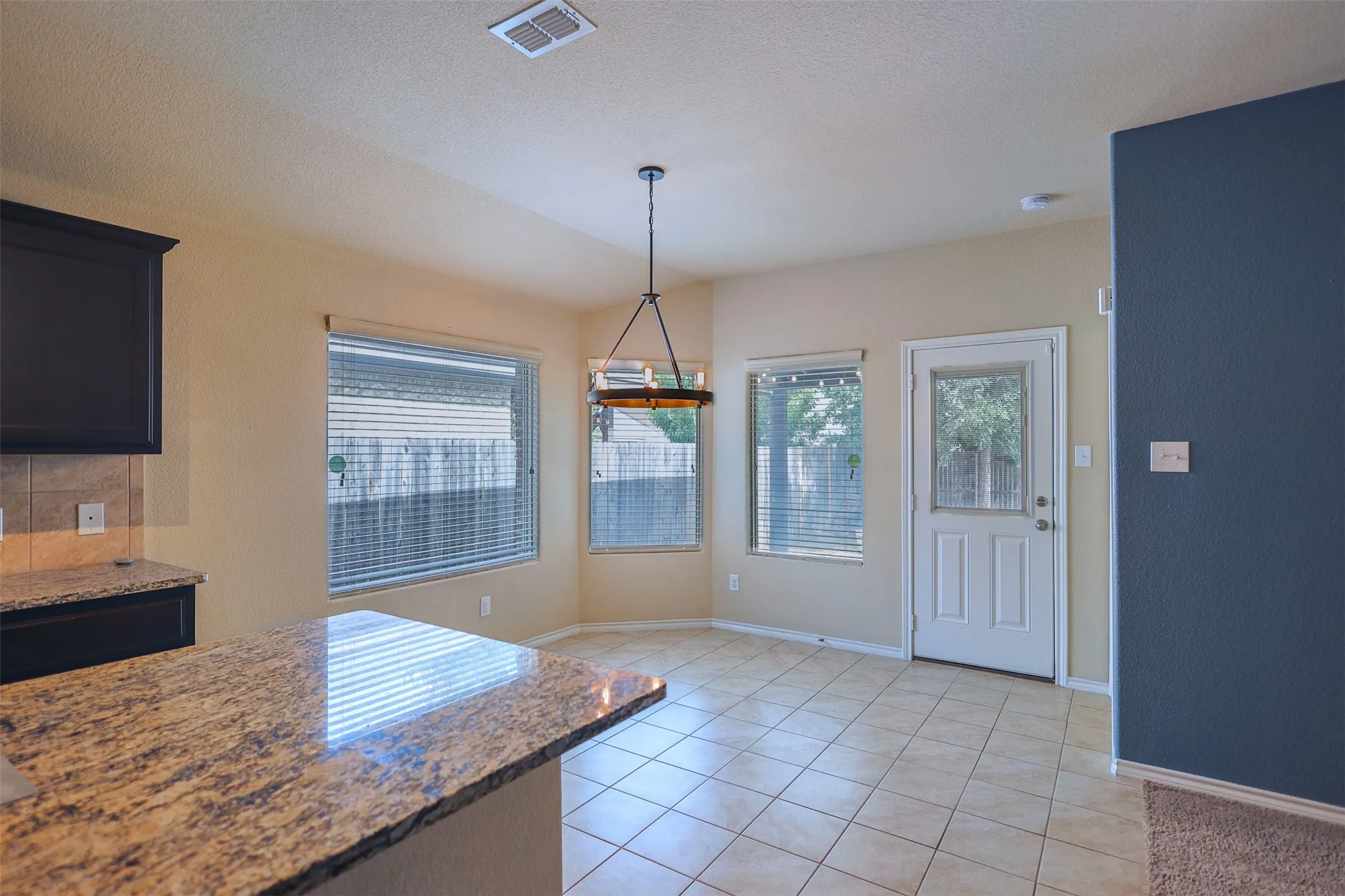 Single Family Residence For Sale in Tarrant County , 624 River Rock Drive, Azle, Texas 76020, 4 Bedroom, 2 Bathroom, 2 Garage spaces, 1,768 Sqft, built in 2016, mls#21320384, Real Estate Agent in Azle, Homes For Sale in Tarrant county, Homes For Sale in Azle, Realtor in Azle Texas, Real Estate Brokerage Independent Realty Texas, Luminita Cordes Realtor