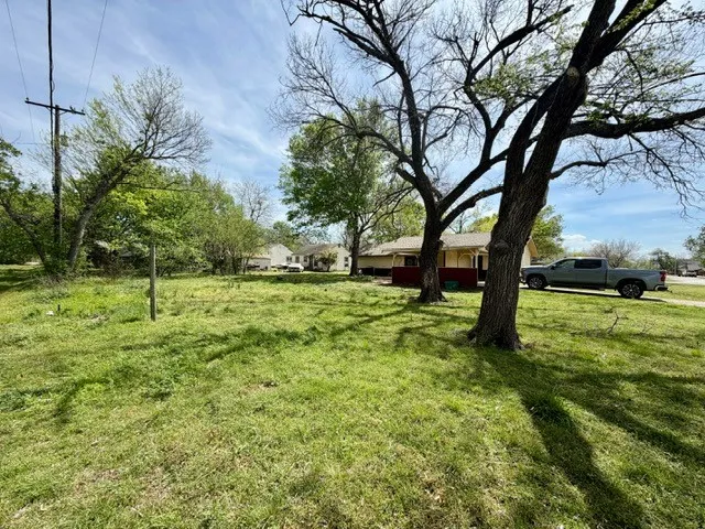 Single Family Residence For Sale in Fannin County , 210 W Houston Street, Leonard, Texas 75452, 3 Bedroom, 2 Bathroom, Garage spaces, 1,240 Sqft, built in 1990, mls#21321161, Real Estate Agent in Leonard, Homes For Sale in Fannin county, Homes For Sale in Leonard, Realtor in Leonard Texas, Real Estate Brokerage Independent Realty Texas, Luminita Cordes Realtor