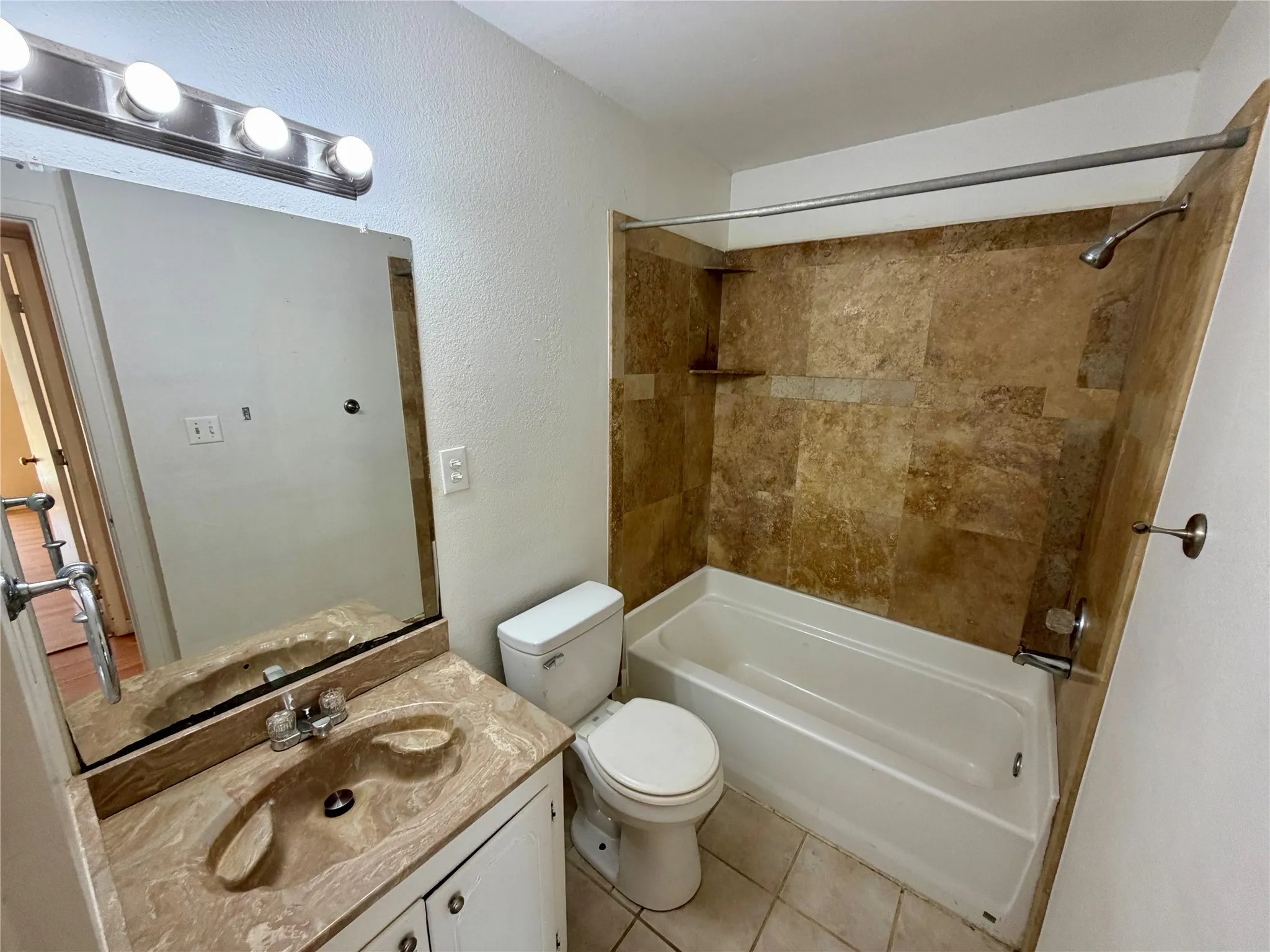 Single Family Residence For Sale in Fannin County , 210 W Houston Street, Leonard, Texas 75452, 3 Bedroom, 2 Bathroom, Garage spaces, 1,240 Sqft, built in 1990, mls#21321161, Real Estate Agent in Leonard, Homes For Sale in Fannin county, Homes For Sale in Leonard, Realtor in Leonard Texas, Real Estate Brokerage Independent Realty Texas, Luminita Cordes Realtor