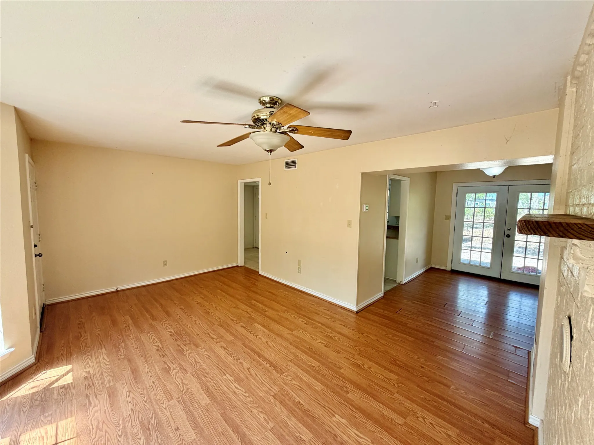 Single Family Residence For Sale in Fannin County , 210 W Houston Street, Leonard, Texas 75452, 3 Bedroom, 2 Bathroom, Garage spaces, 1,240 Sqft, built in 1990, mls#21321161, Real Estate Agent in Leonard, Homes For Sale in Fannin county, Homes For Sale in Leonard, Realtor in Leonard Texas, Real Estate Brokerage Independent Realty Texas, Luminita Cordes Realtor
