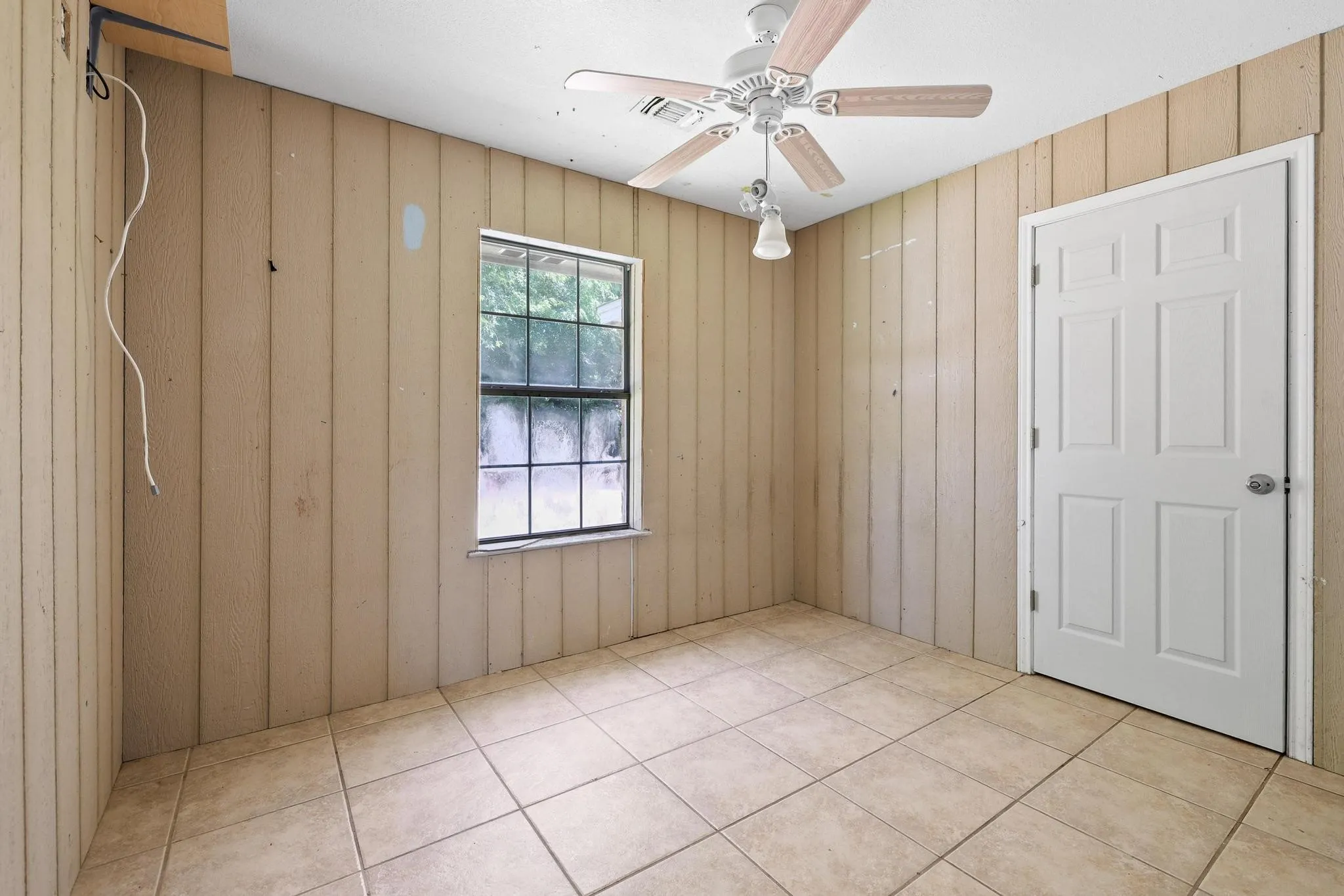 Single Family Residence For Sale in Grayson County , 207 W South Street, Whitesboro, Texas 76273, 4 Bedroom, 2 Bathroom, Garage spaces, 1,290 Sqft, built in 2002, mls#21320607, Real Estate Agent in Whitesboro, Homes For Sale in Grayson county, Homes For Sale in Whitesboro, Realtor in Whitesboro Texas, Real Estate Brokerage Independent Realty Texas, Luminita Cordes Realtor
