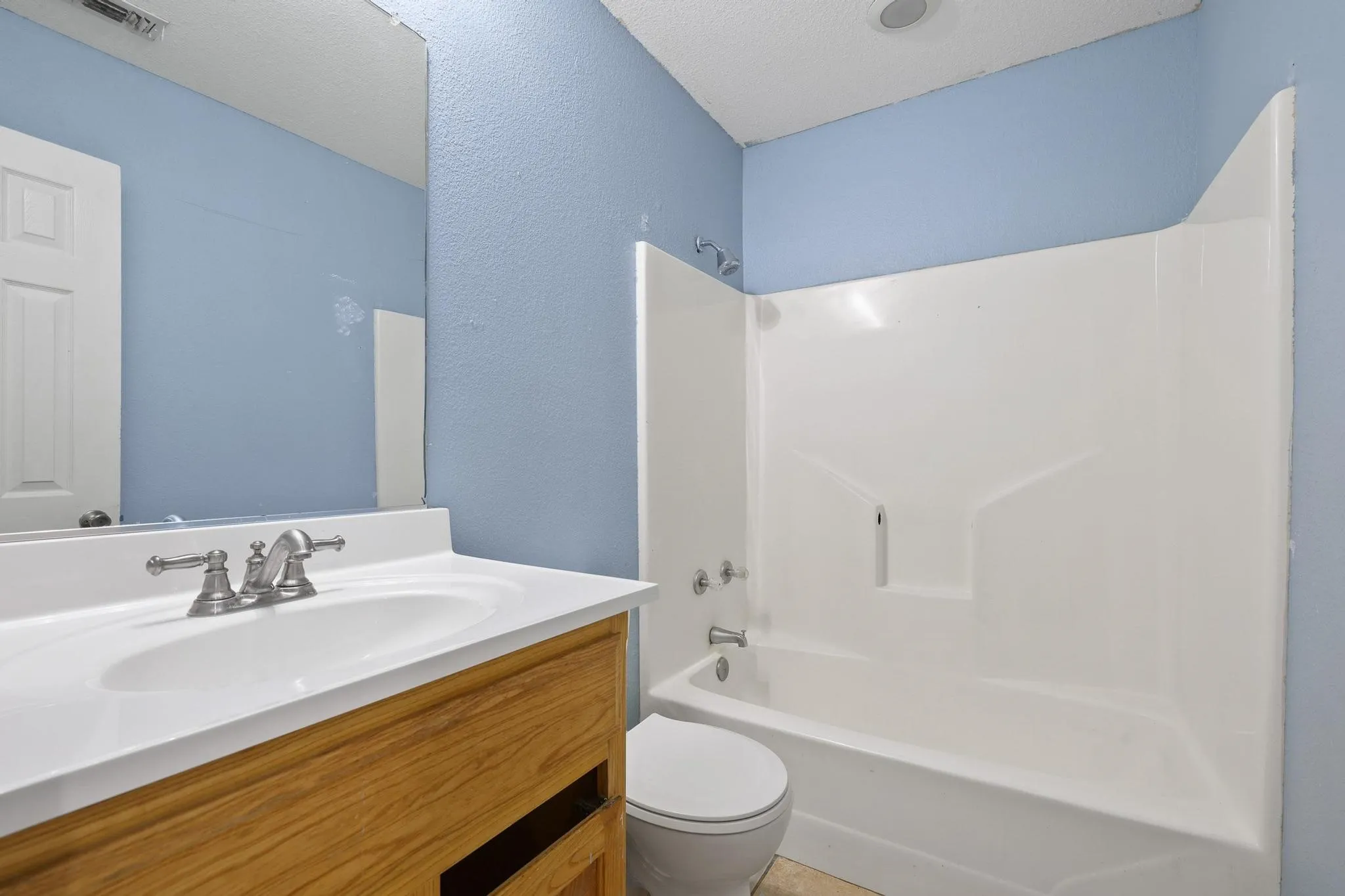 Single Family Residence For Sale in Grayson County , 207 W South Street, Whitesboro, Texas 76273, 4 Bedroom, 2 Bathroom, Garage spaces, 1,290 Sqft, built in 2002, mls#21320607, Real Estate Agent in Whitesboro, Homes For Sale in Grayson county, Homes For Sale in Whitesboro, Realtor in Whitesboro Texas, Real Estate Brokerage Independent Realty Texas, Luminita Cordes Realtor