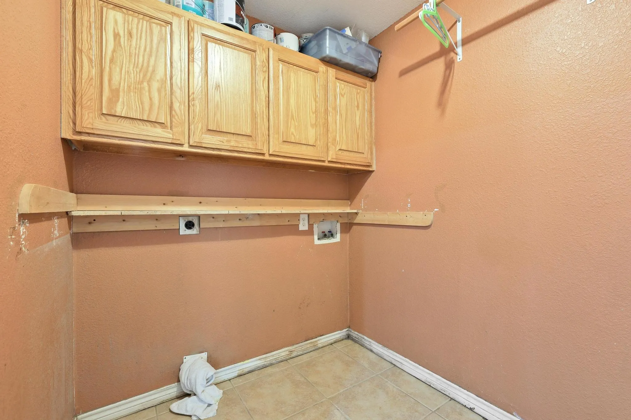 Single Family Residence For Sale in Grayson County , 207 W South Street, Whitesboro, Texas 76273, 4 Bedroom, 2 Bathroom, Garage spaces, 1,290 Sqft, built in 2002, mls#21320607, Real Estate Agent in Whitesboro, Homes For Sale in Grayson county, Homes For Sale in Whitesboro, Realtor in Whitesboro Texas, Real Estate Brokerage Independent Realty Texas, Luminita Cordes Realtor