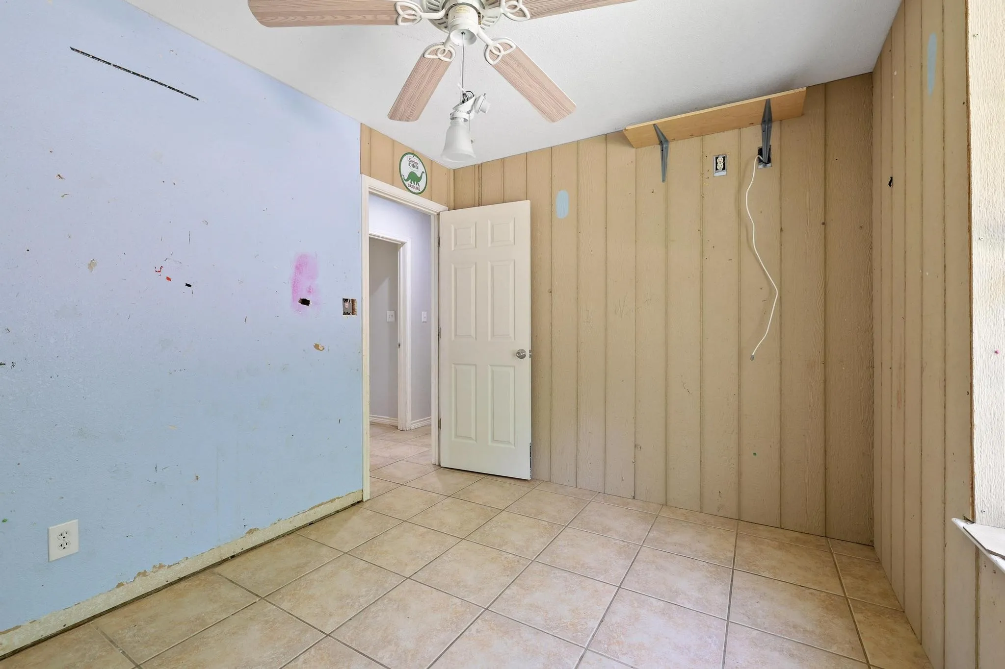 Single Family Residence For Sale in Grayson County , 207 W South Street, Whitesboro, Texas 76273, 4 Bedroom, 2 Bathroom, Garage spaces, 1,290 Sqft, built in 2002, mls#21320607, Real Estate Agent in Whitesboro, Homes For Sale in Grayson county, Homes For Sale in Whitesboro, Realtor in Whitesboro Texas, Real Estate Brokerage Independent Realty Texas, Luminita Cordes Realtor